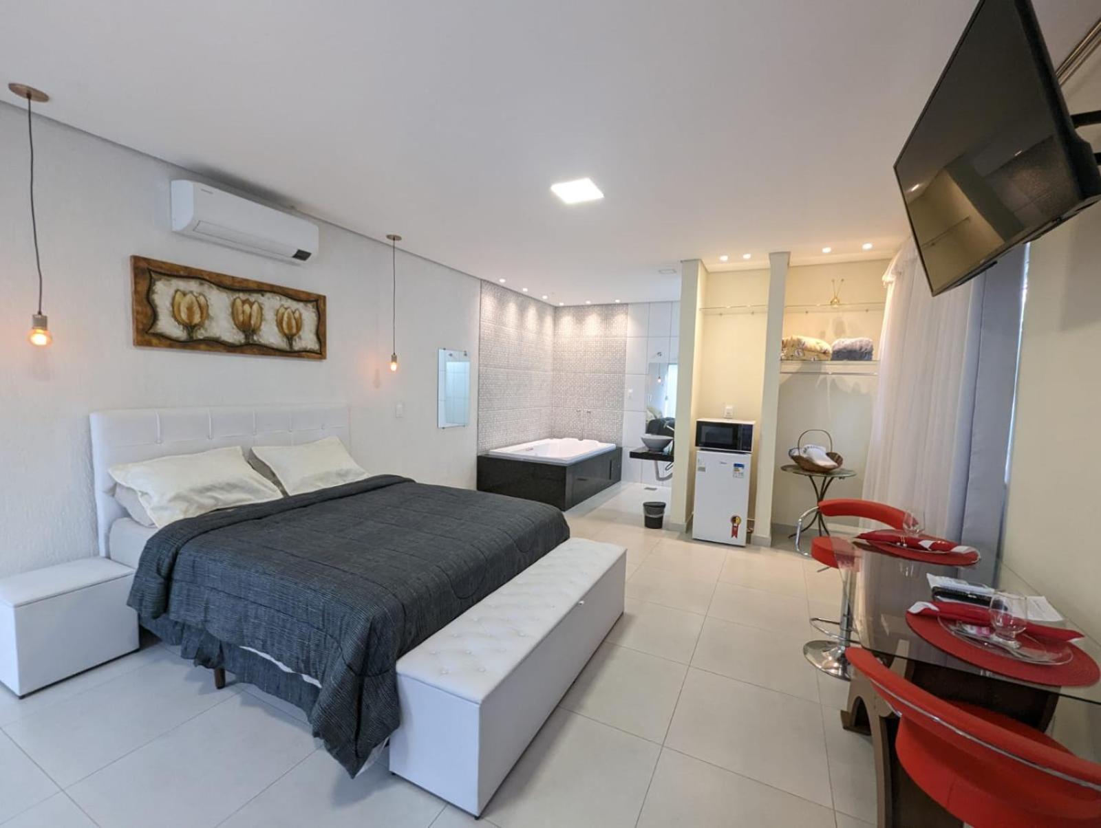 Suite with Spa Bath photo 3