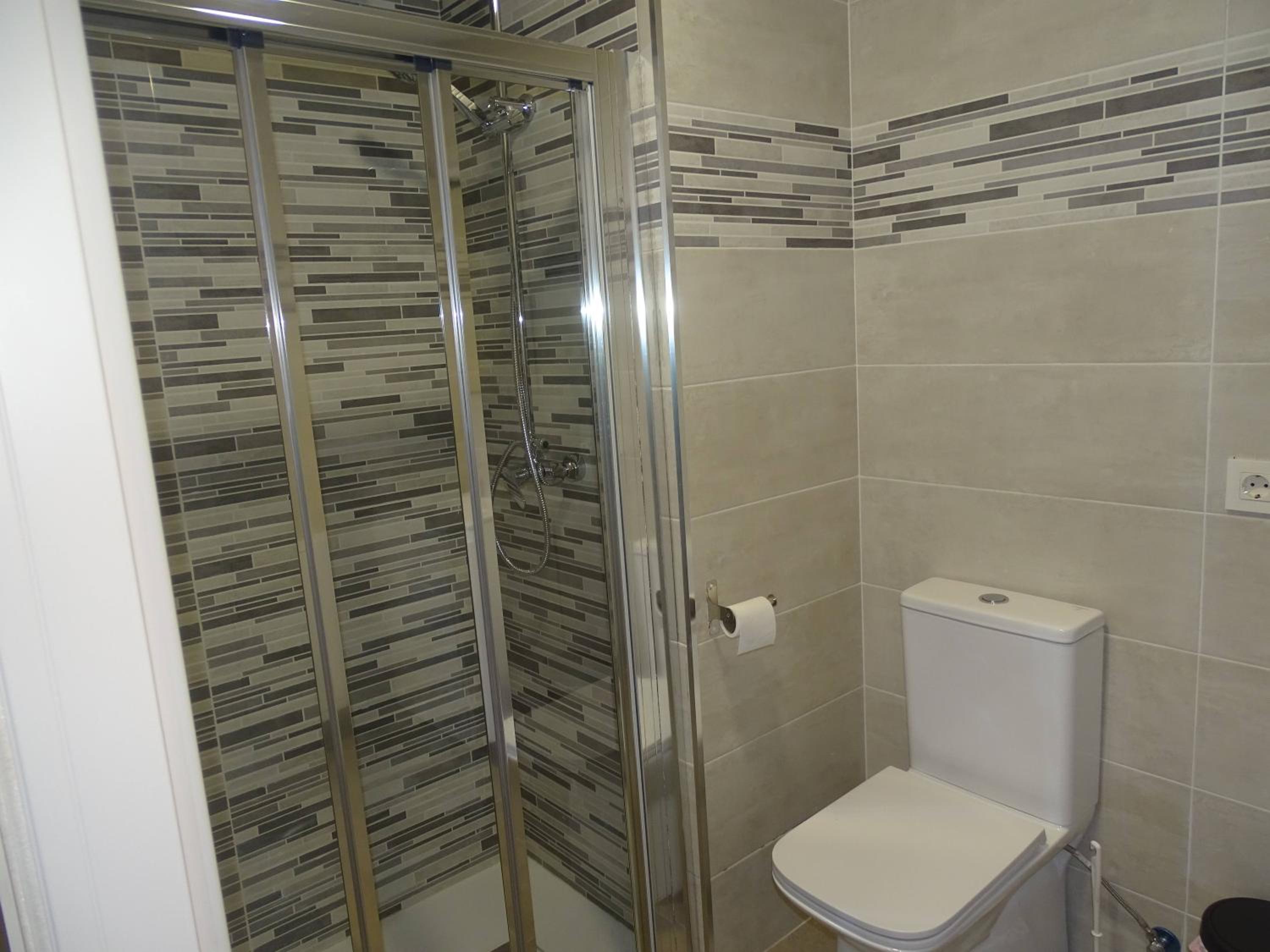 Quadruple Room with Private External Bathroom - Photo 4