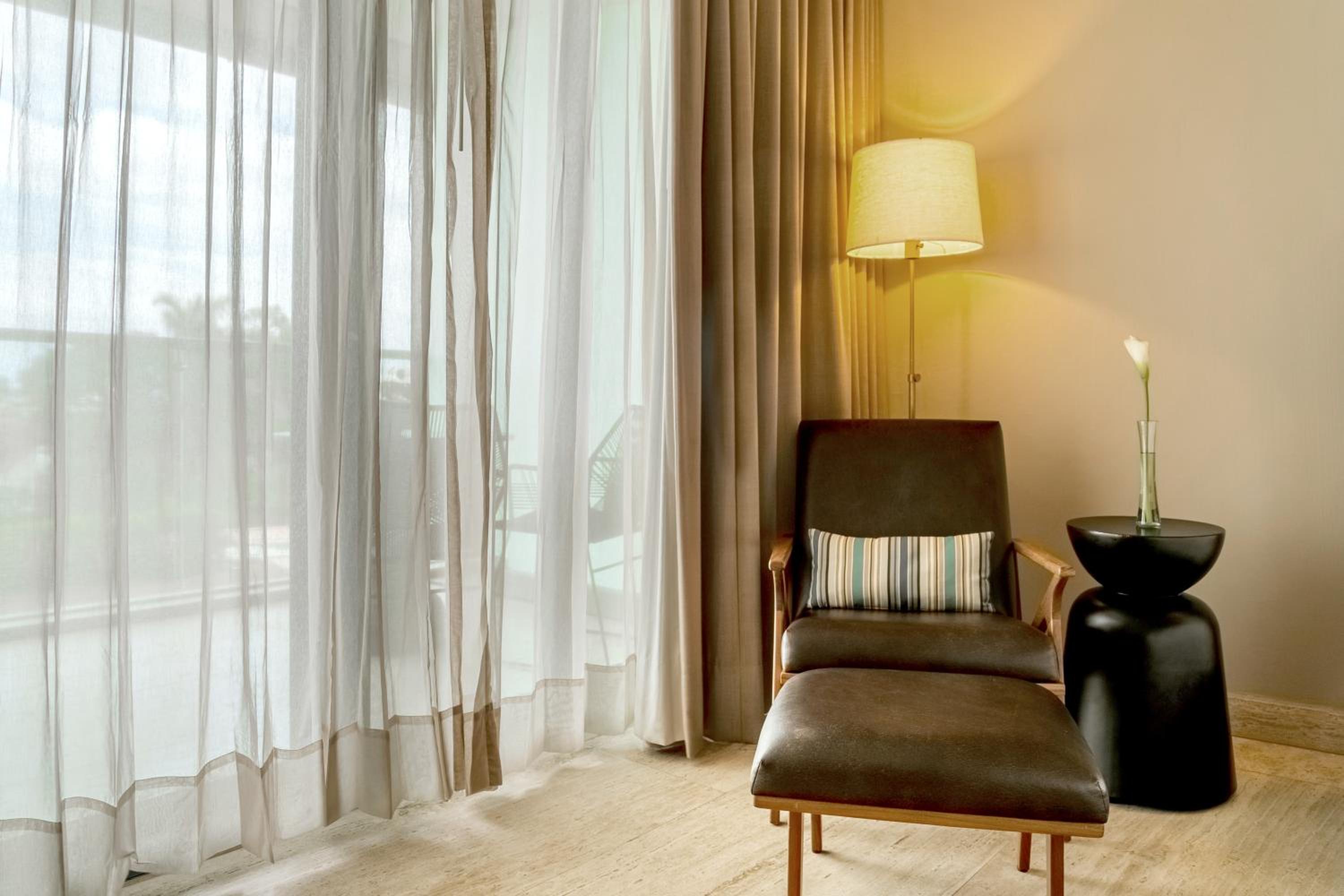 Queen Room with Two Queen Beds - Downtown House