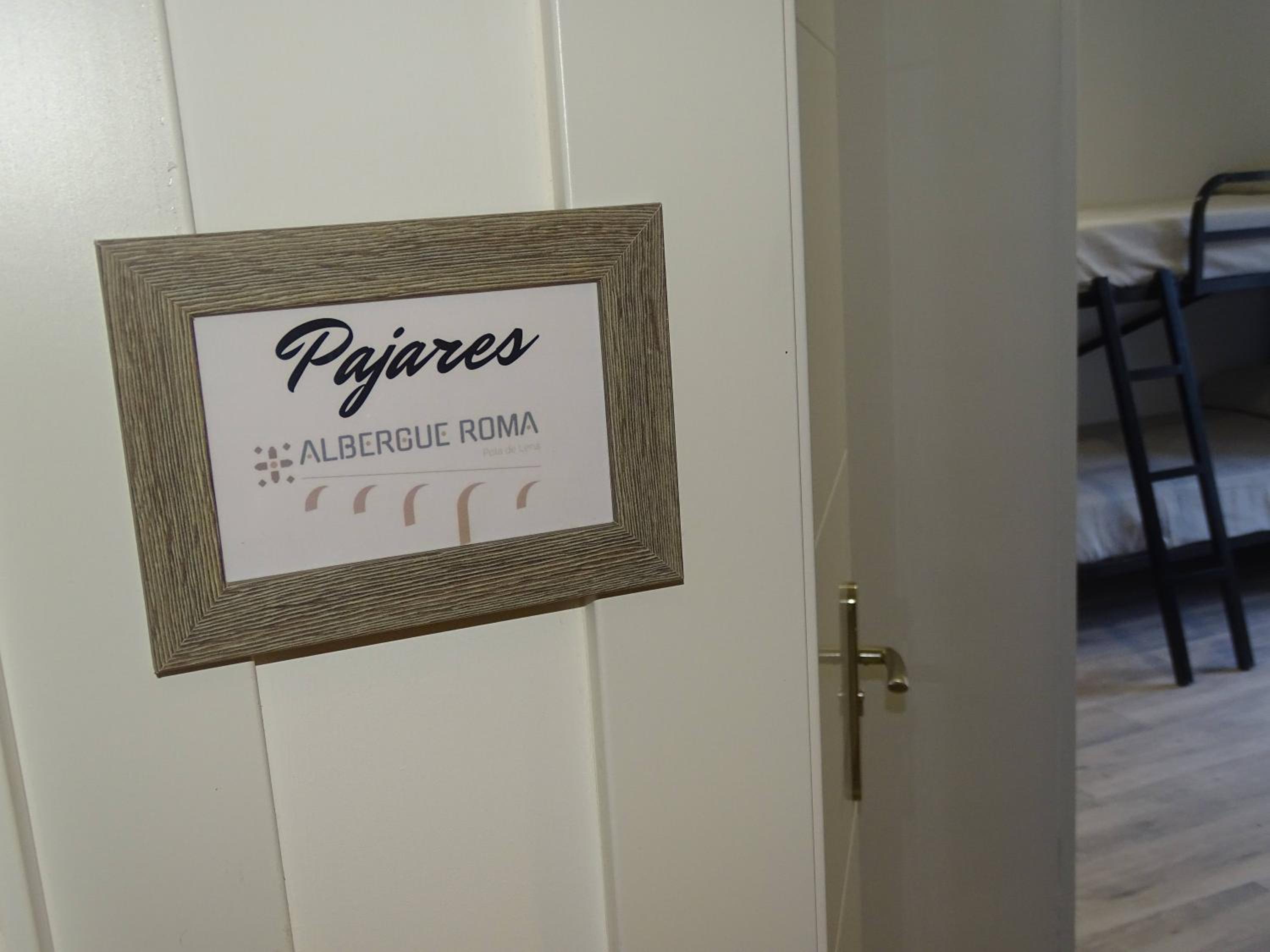 Quadruple Room with Private Bathroom photo 3