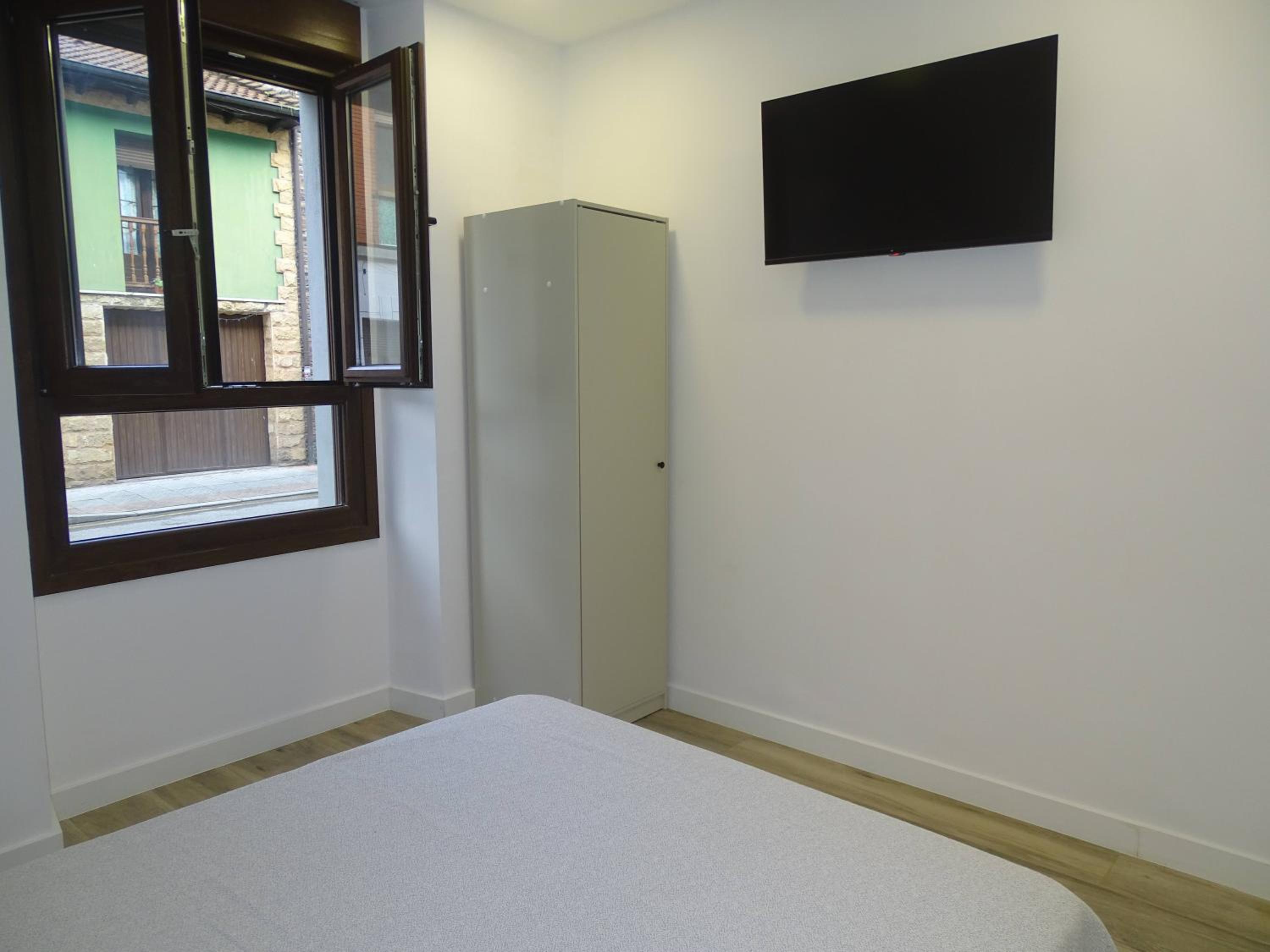 Queen Room - Disability Access photo 2