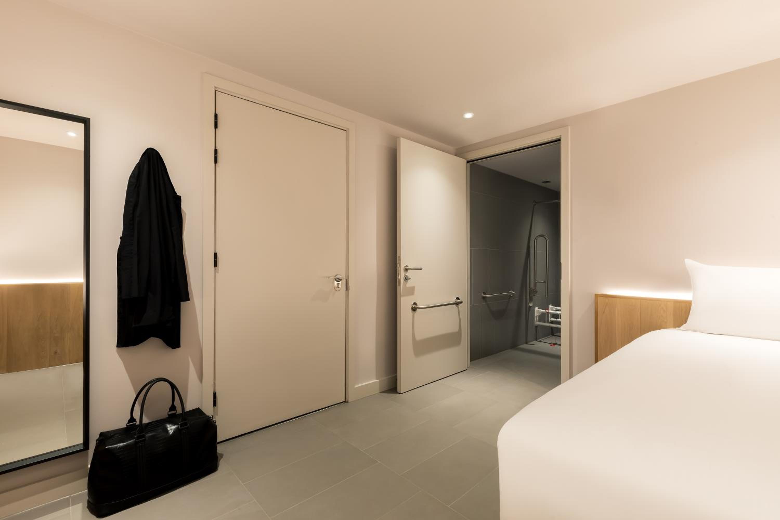 Cocoon 1 Accessible photo 3