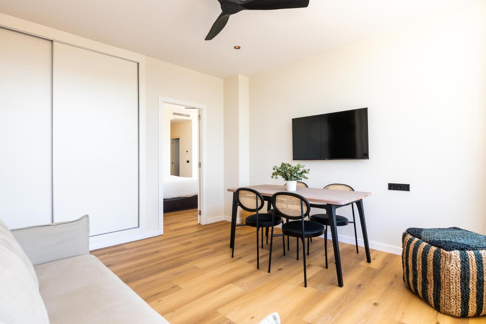 Deluxe Suite - Photo 6