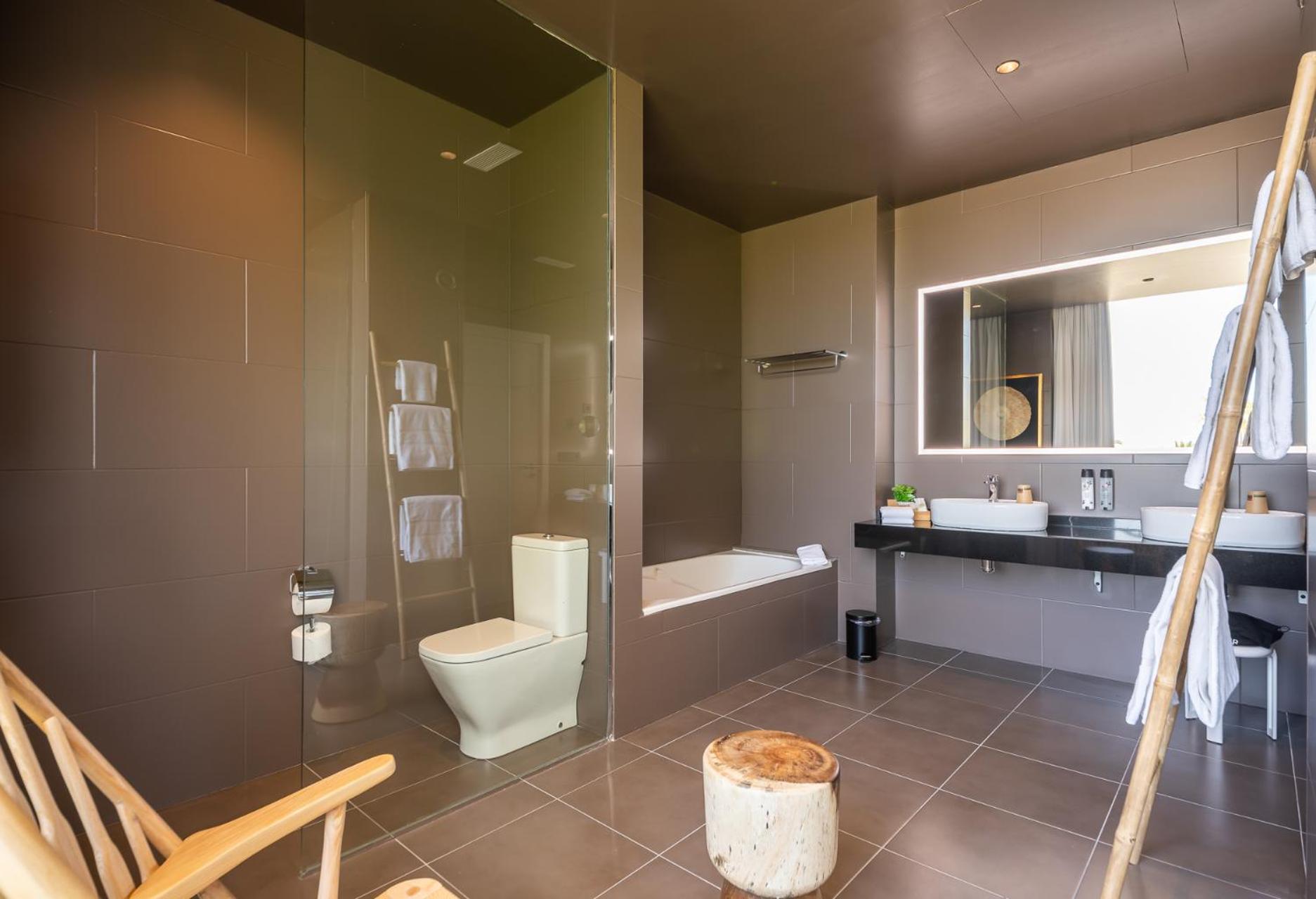 Deluxe Suite - Photo 2