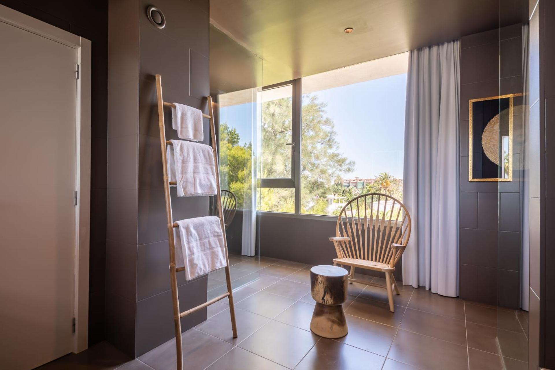 Deluxe Suite - Photo 10