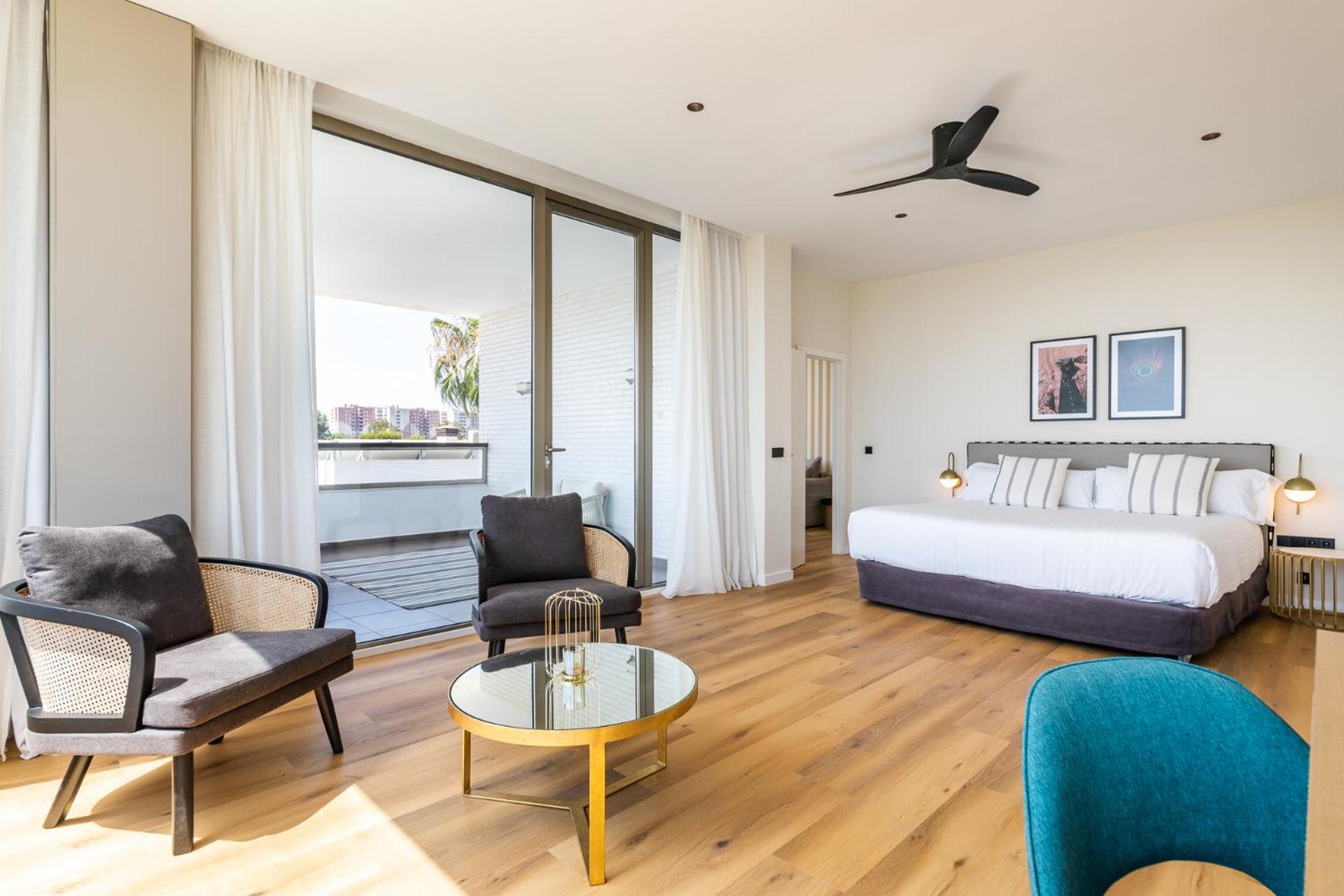 Deluxe Suite - Photo 3