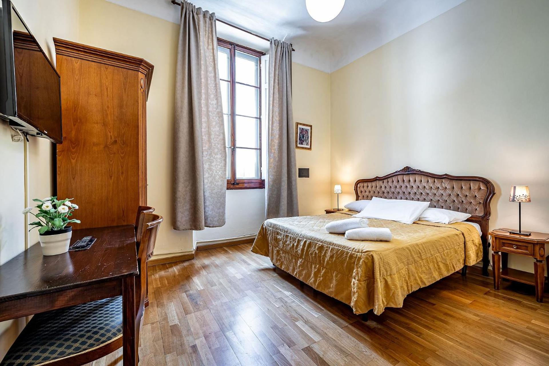 Double or Twin Room with Shared Bathroom photo 1