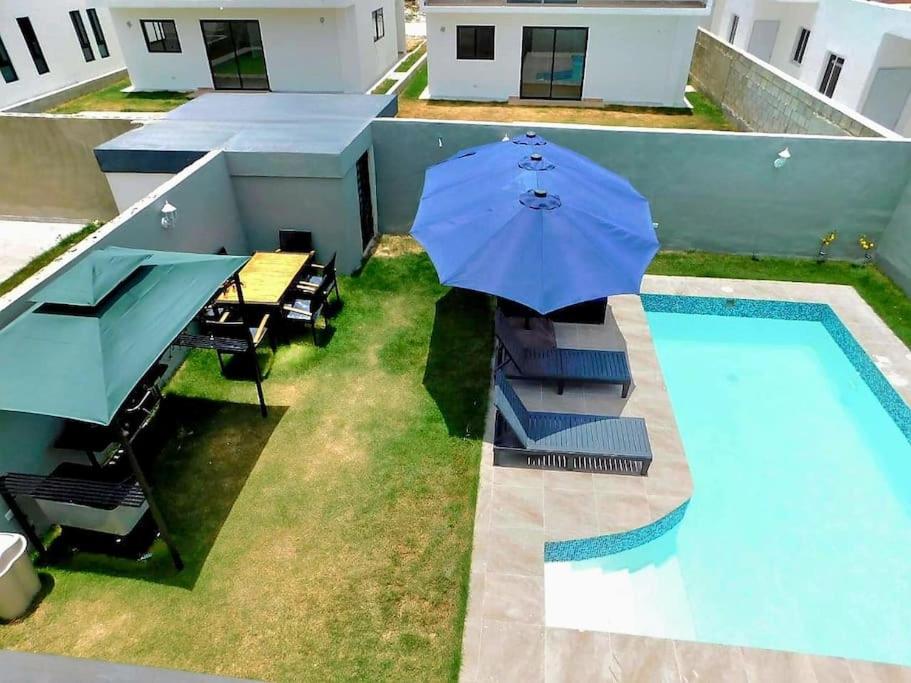 Three-Bedroom Villa photo 2