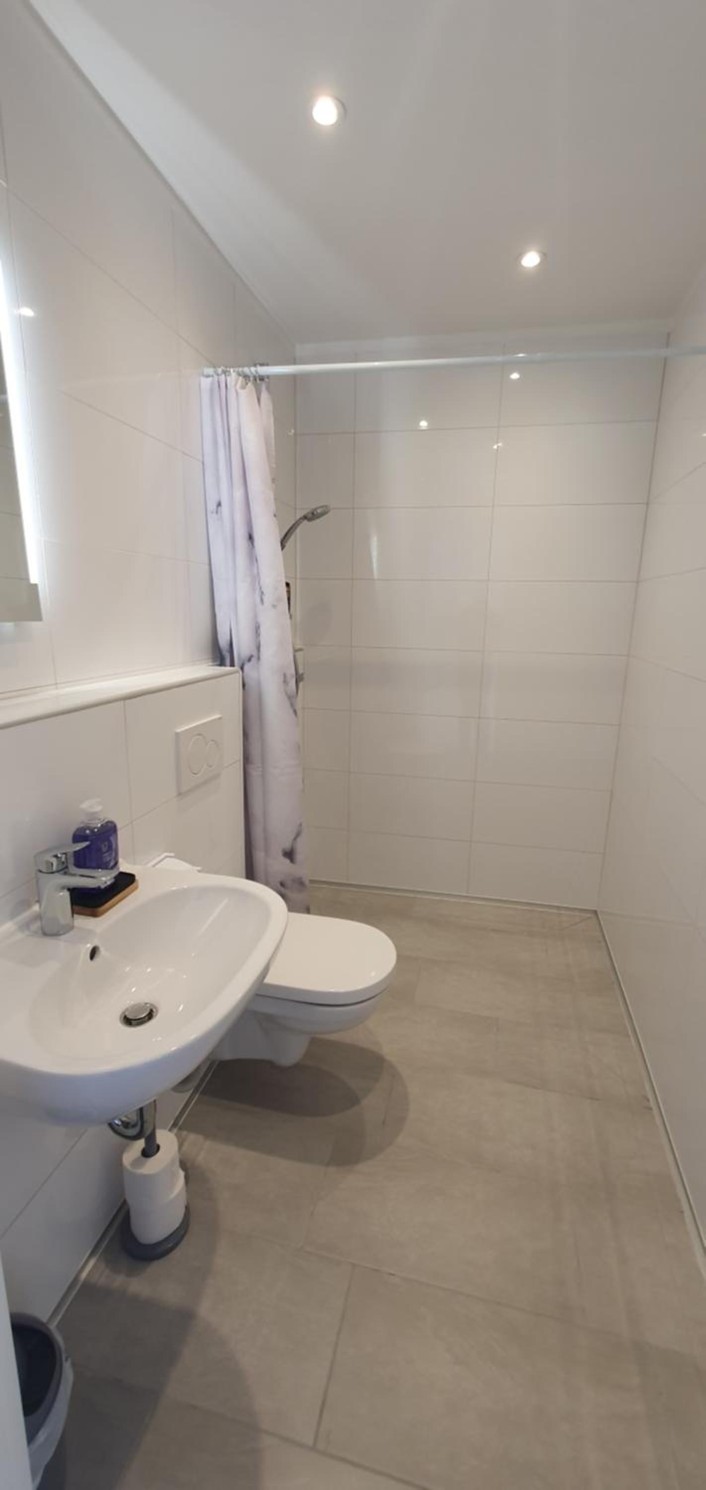 Double or Twin Room with Bathroom - Photo 6