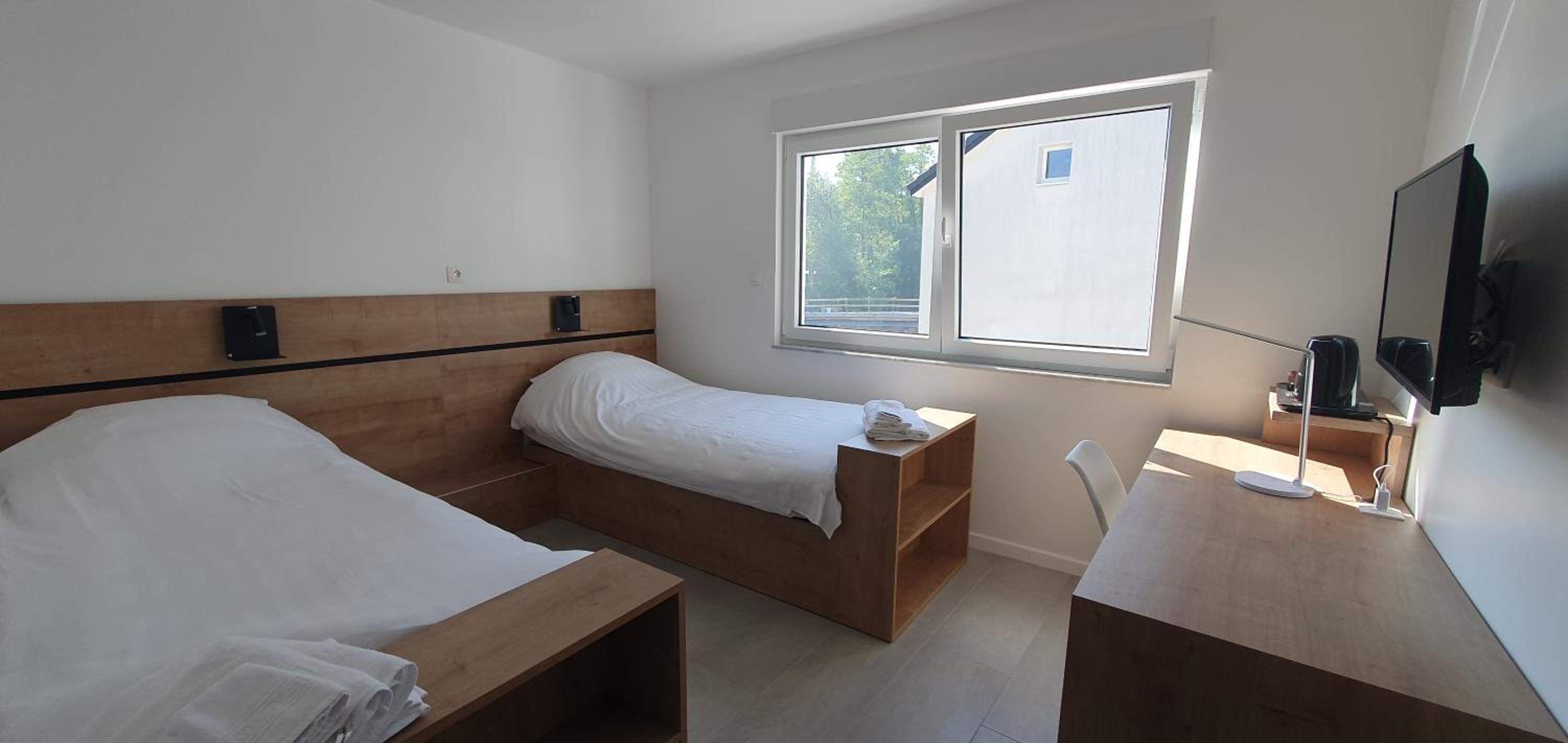 Double or Twin Room with Bathroom - Photo 2