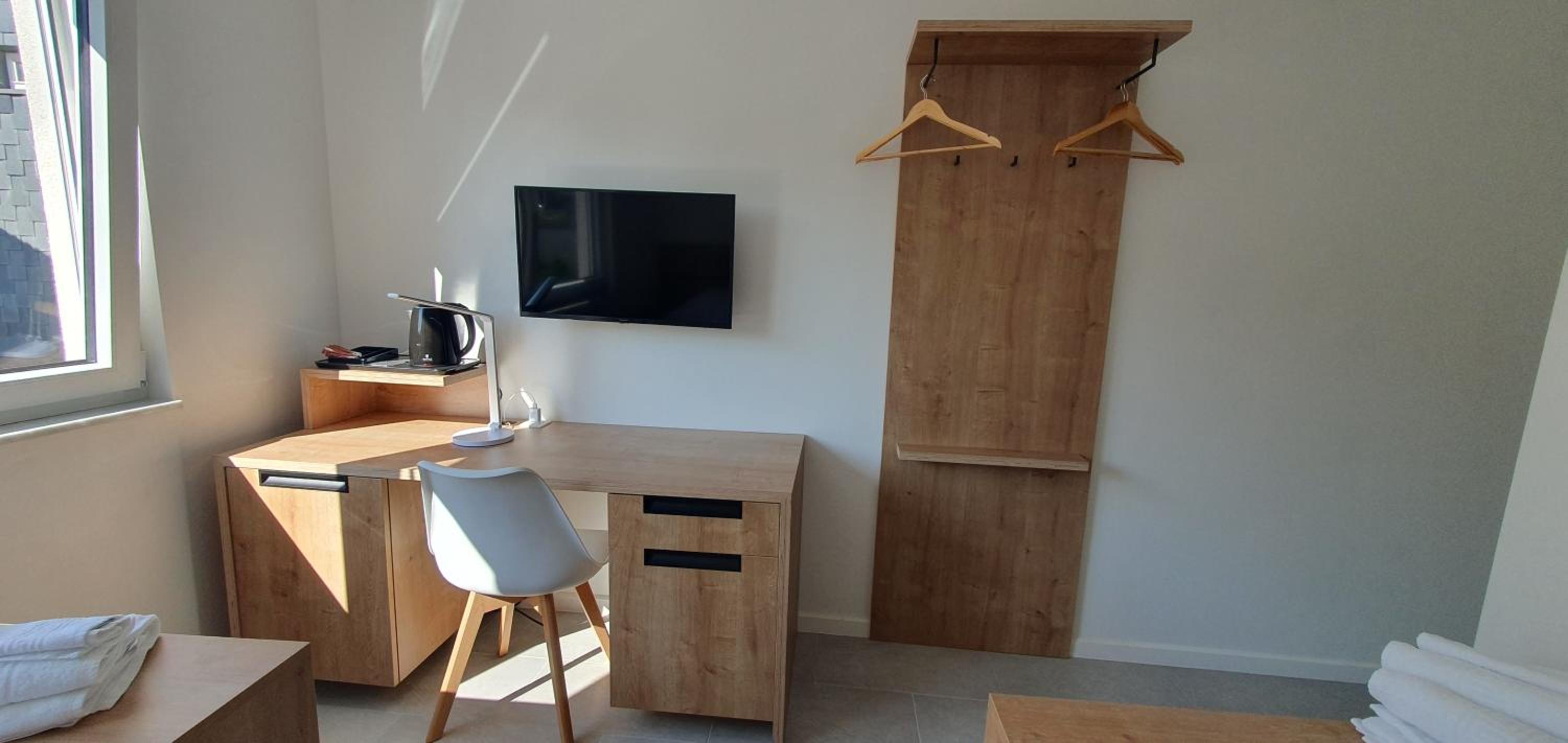 Double or Twin Room with Bathroom - Photo 5