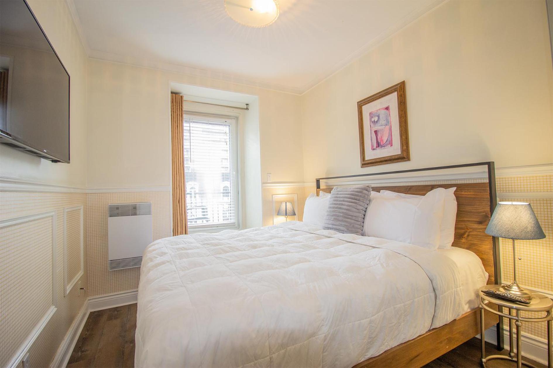 Deluxe King Suite - Photo 30