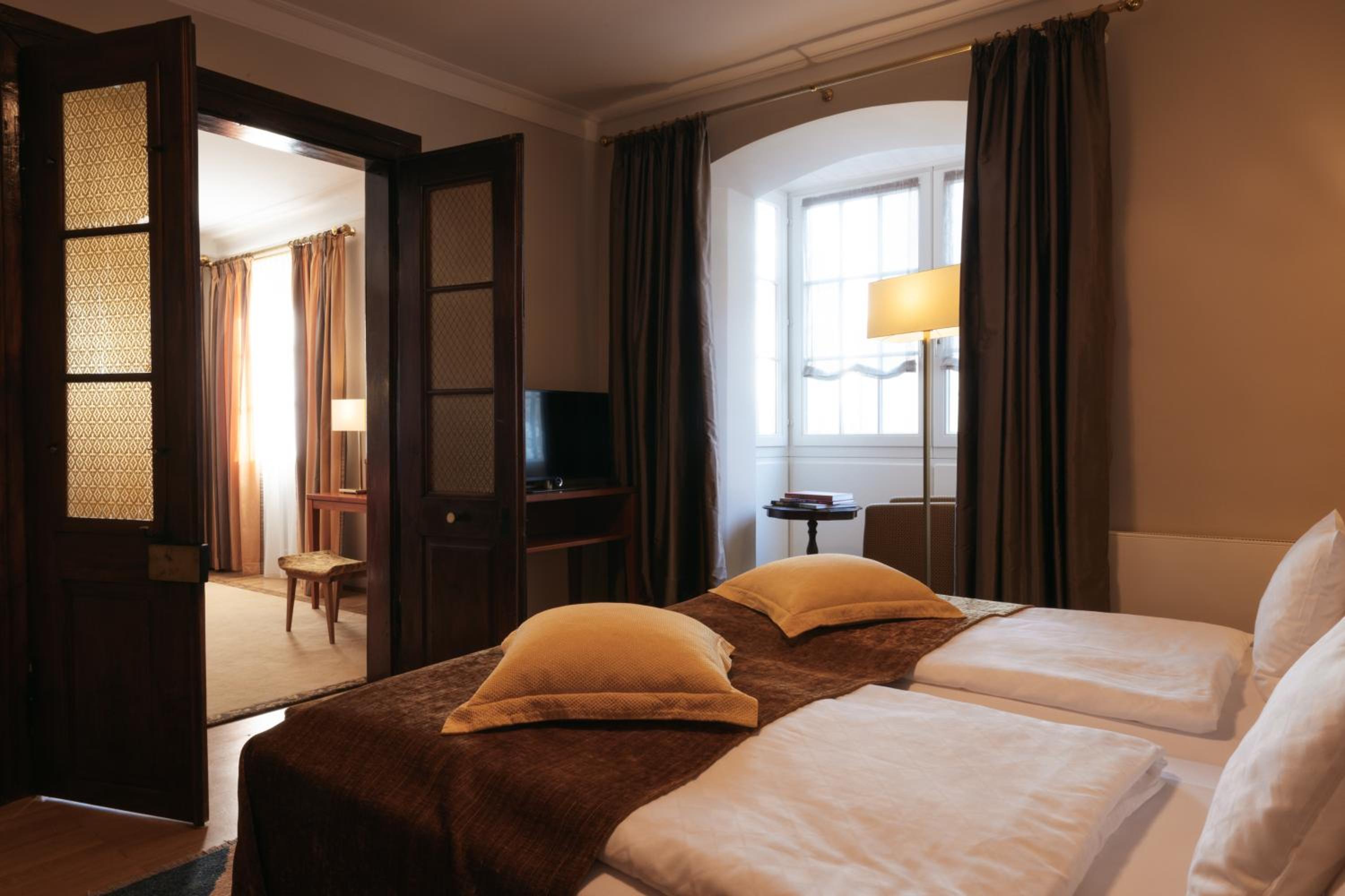 Suite - Photo 17