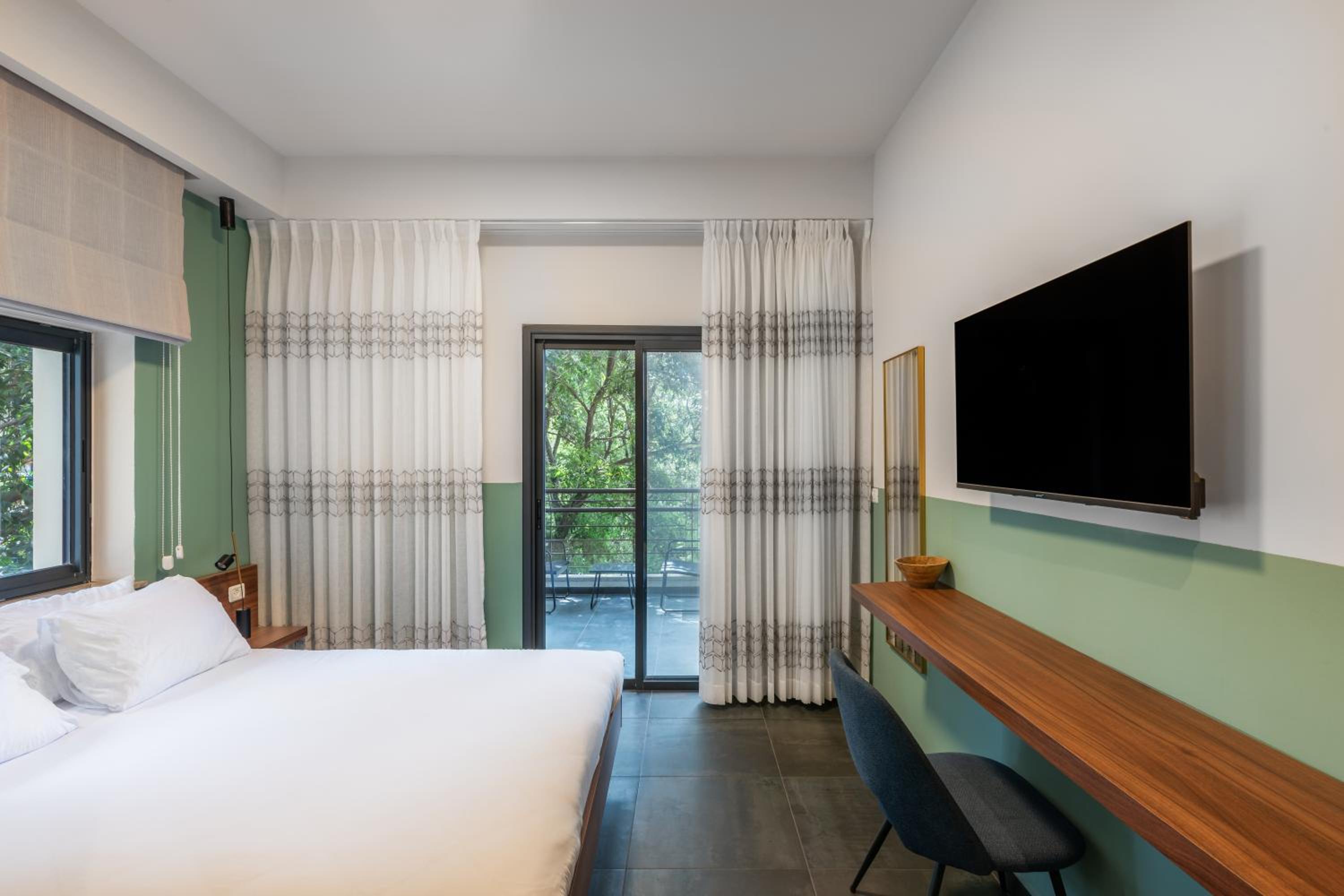 Standard King Room photo 1