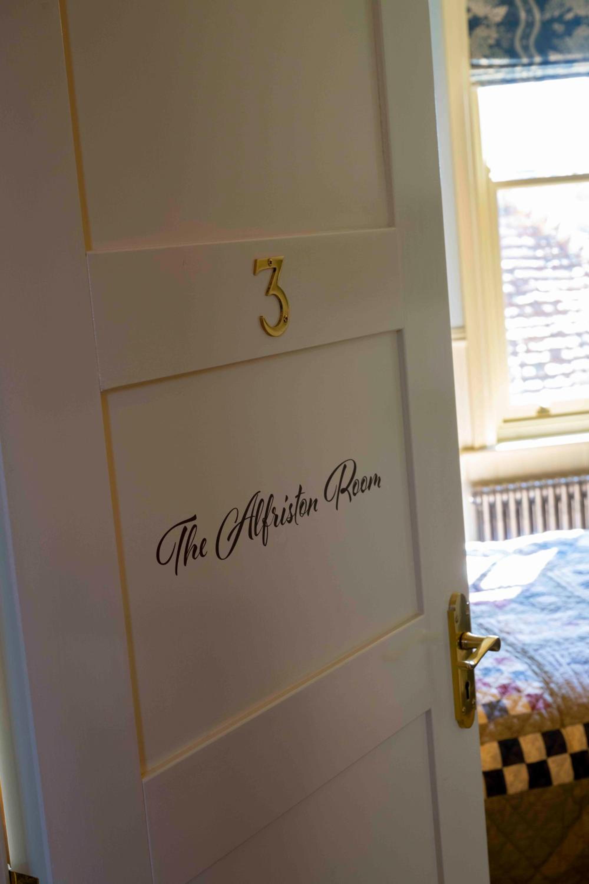 Small Double Room - Photo 8