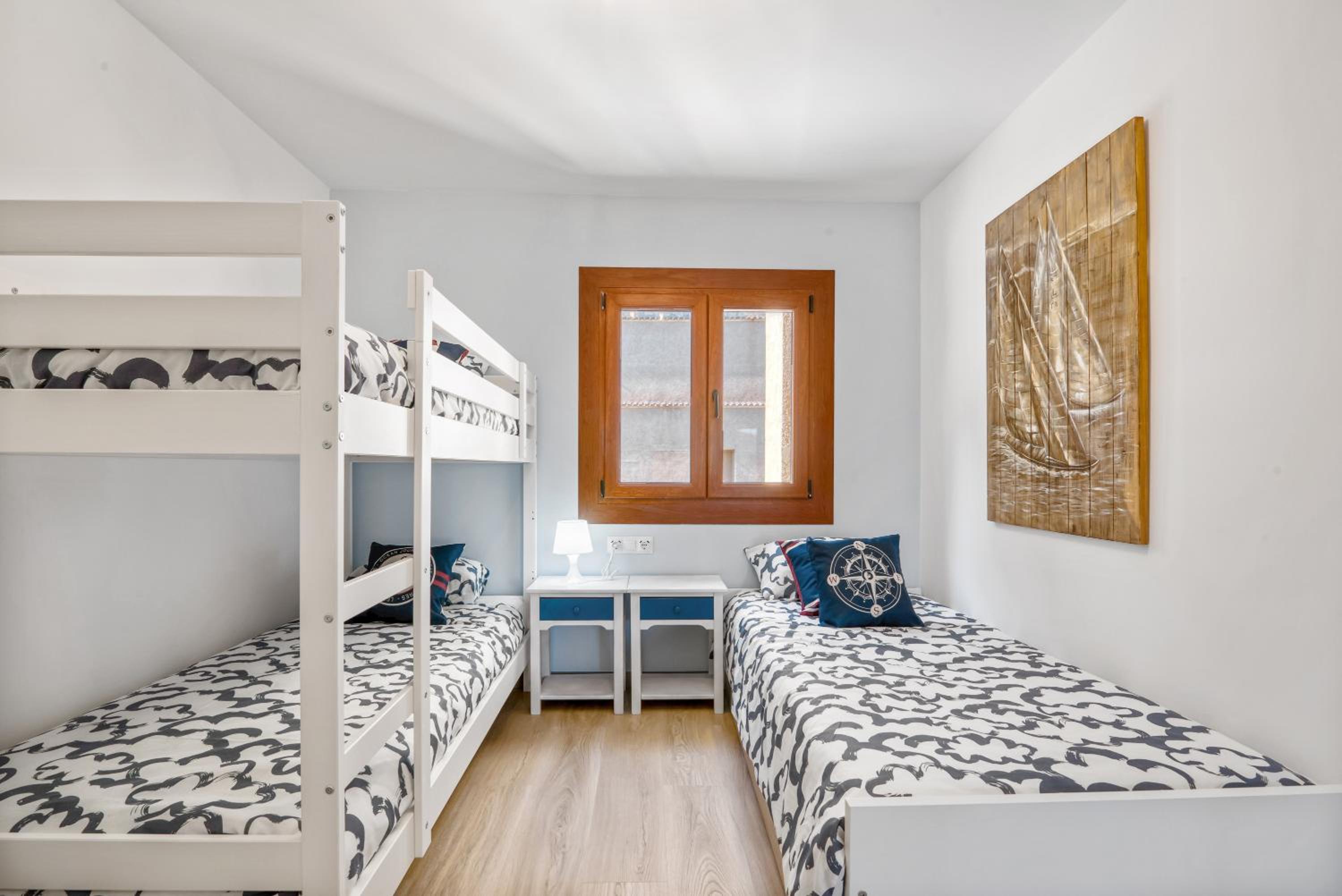 Three-Bedroom Premium Apartment with Balcony photo 2