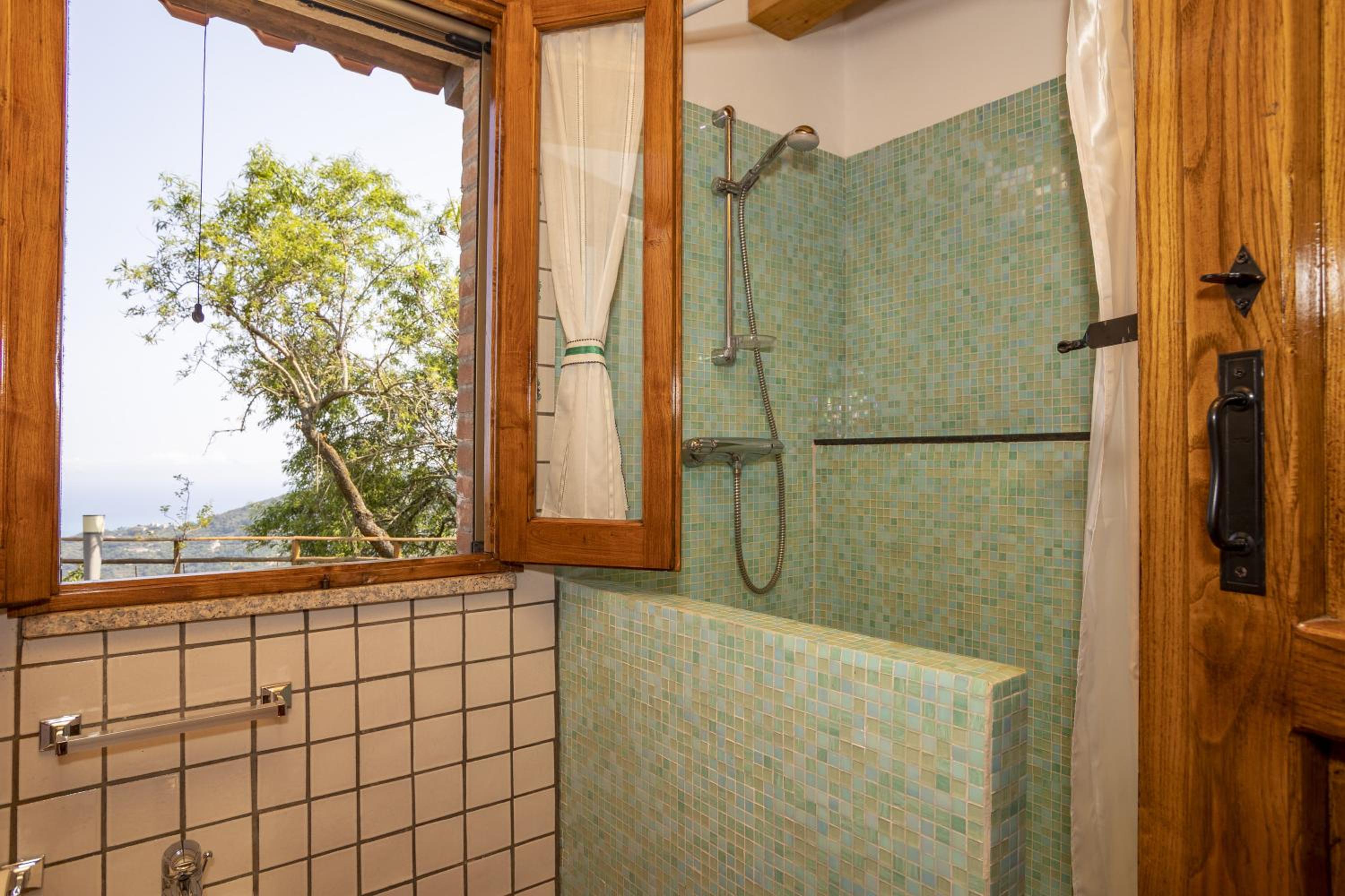 Three-Bedroom House photo 3