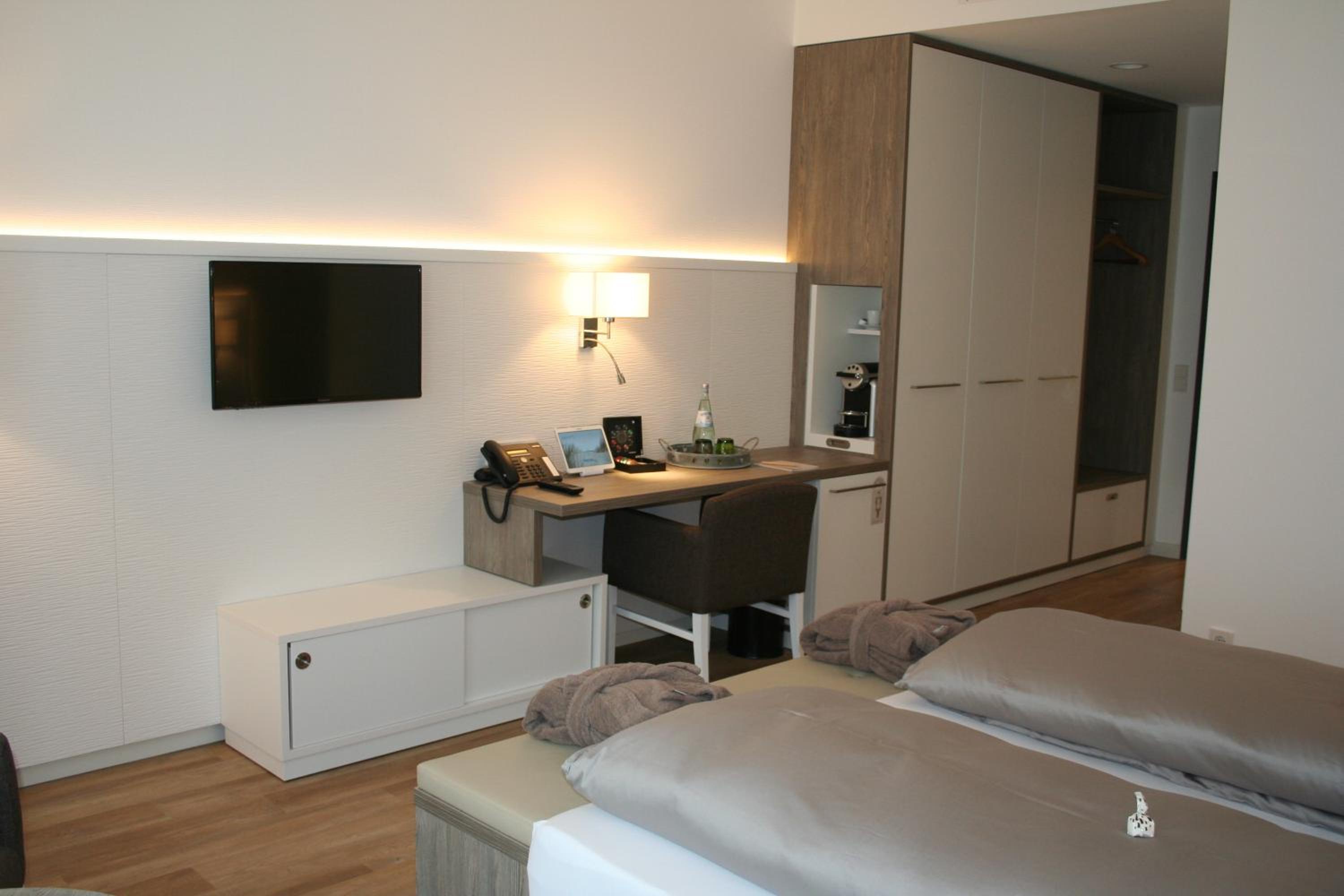 Double Room Main Building - Photo 6