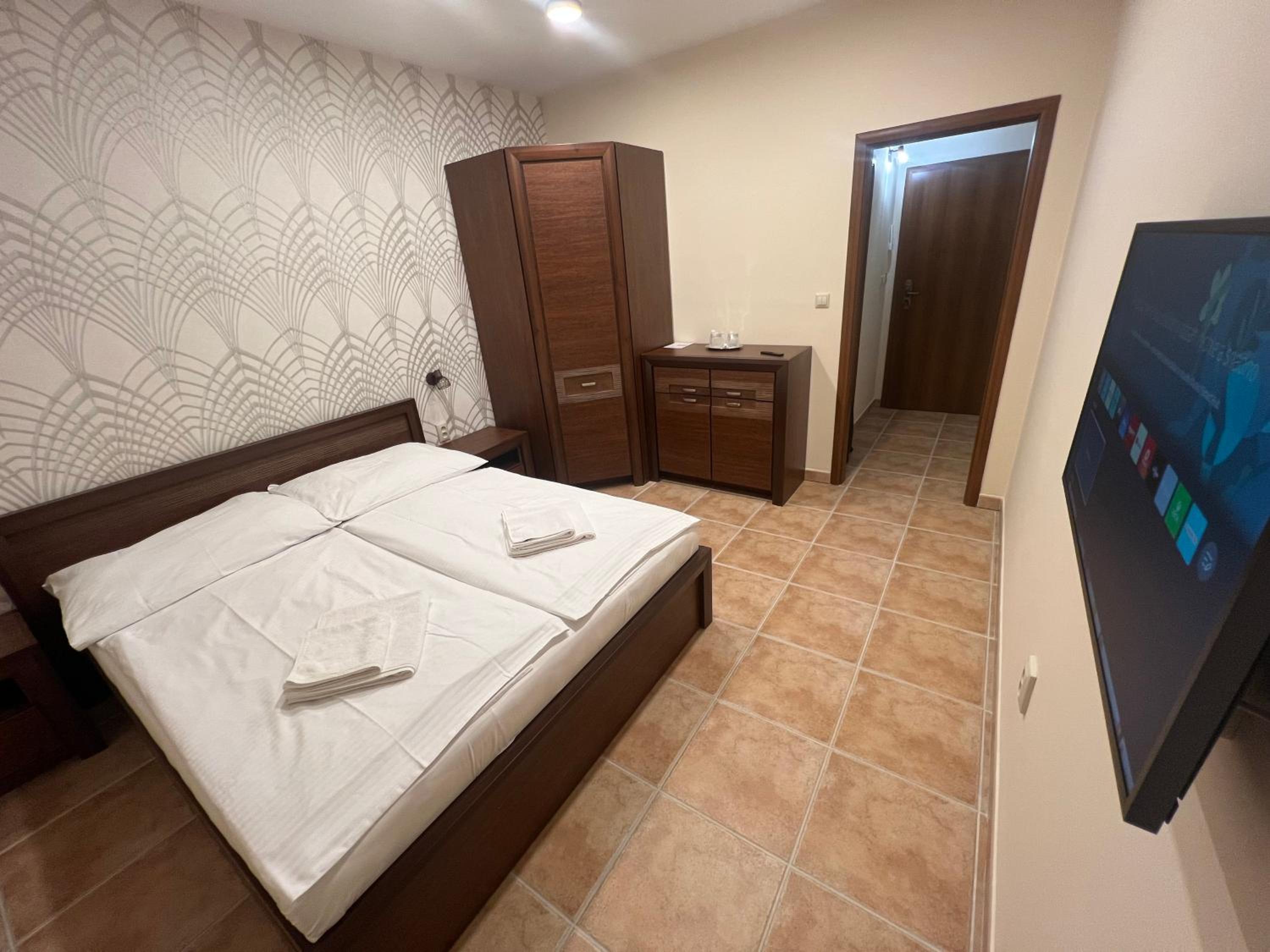 Economy Double Room photo 3