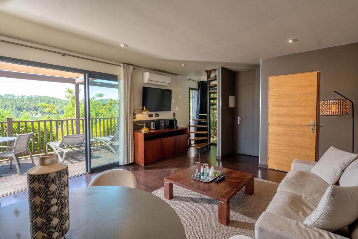 Deluxe Bungalow with Garden View - Photo 5