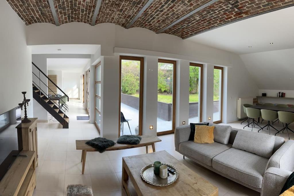 Villa photo 1