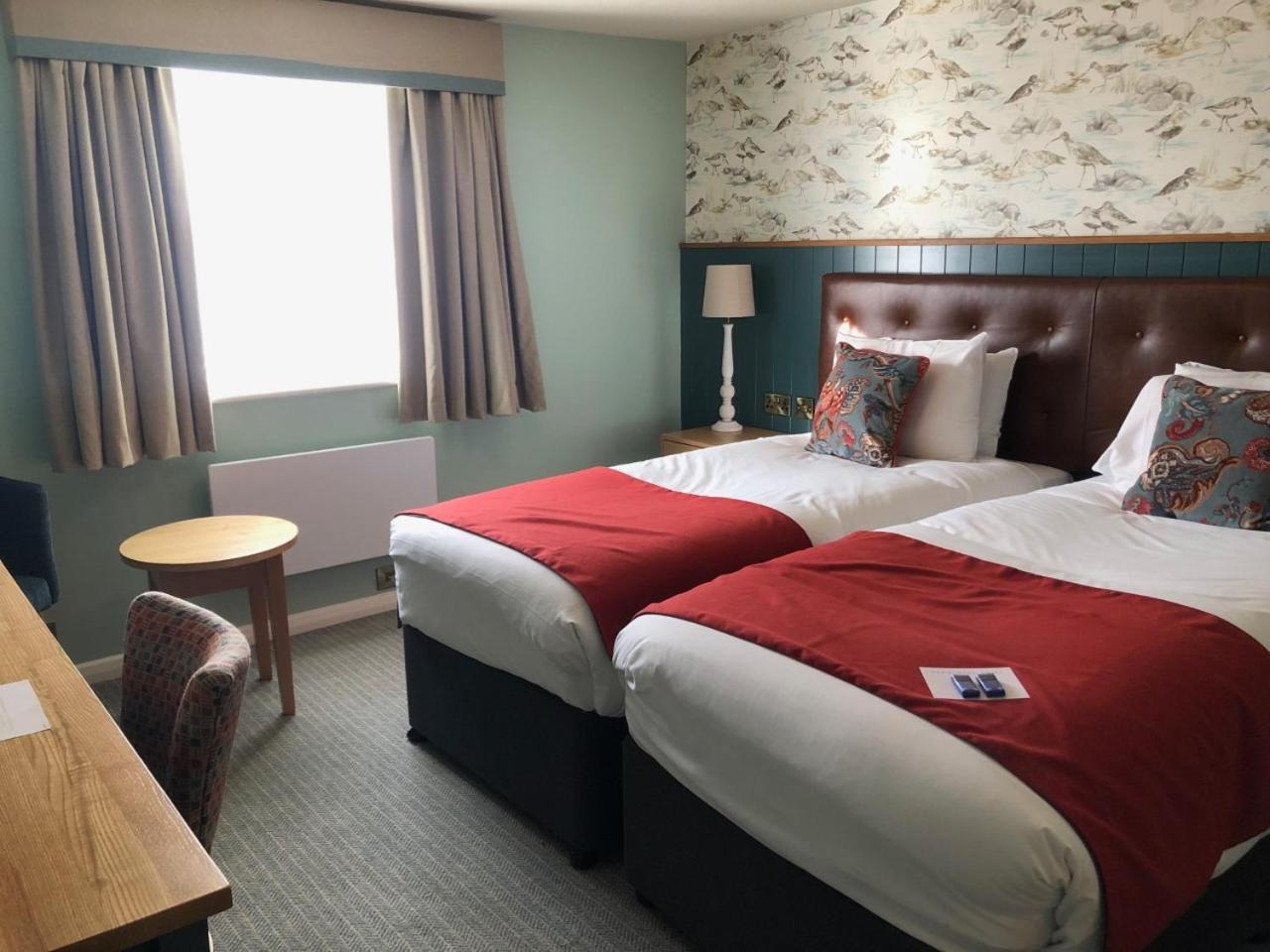 Twin Room - Photo 2