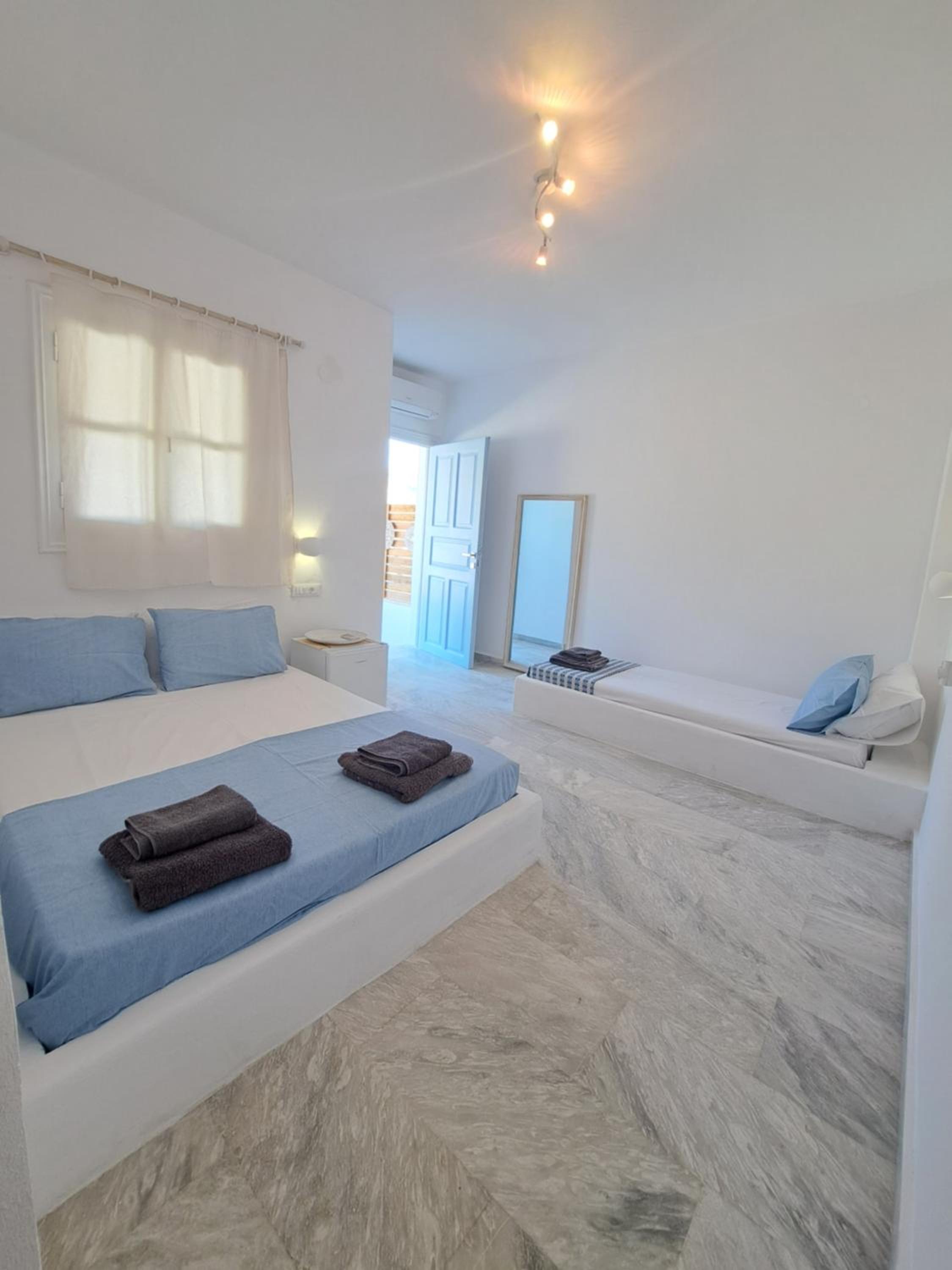 Habitación Triple con Baño Privado