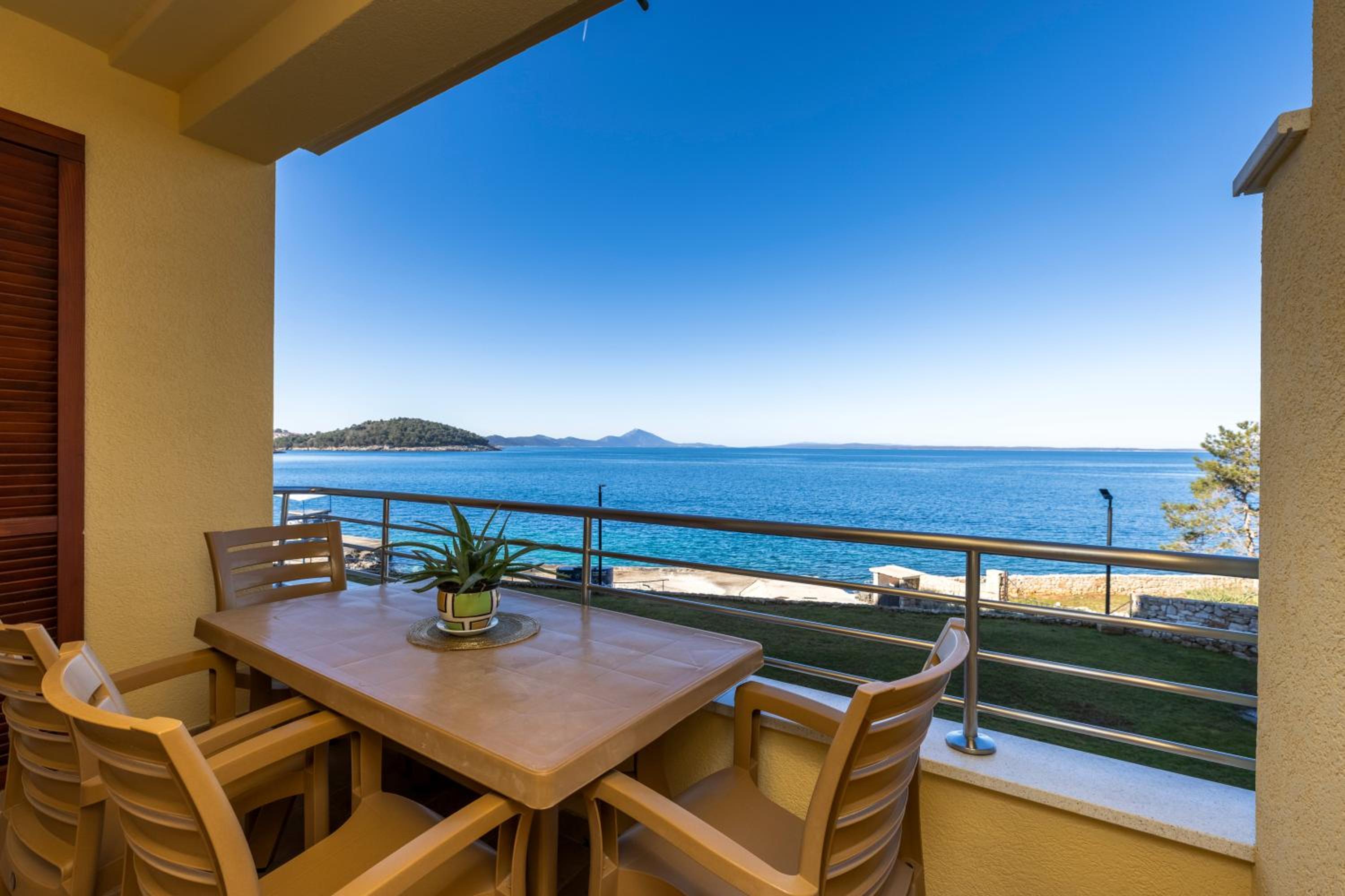 One-Bedroom Apartment with Sea View photo 2