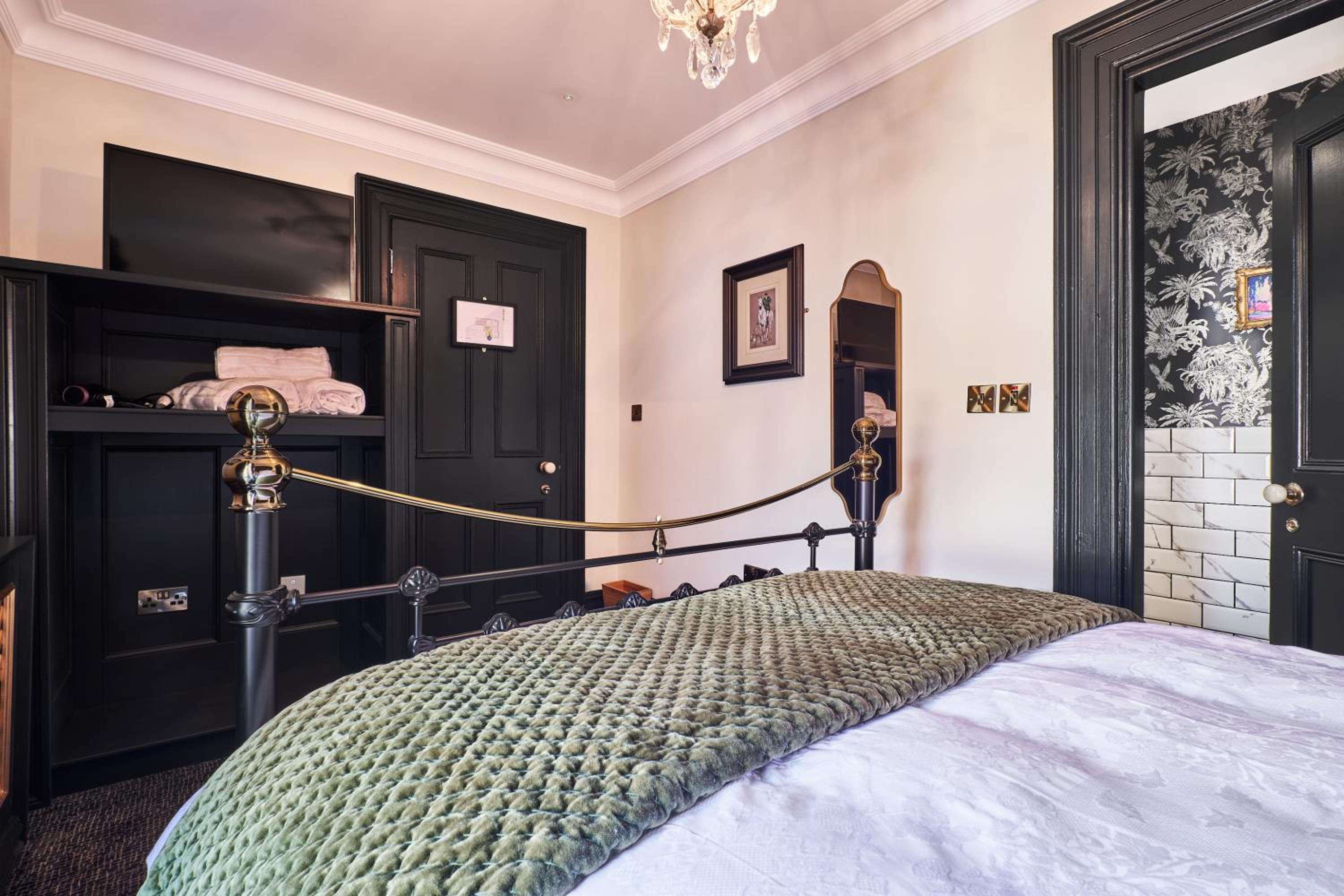 Double Room - Photo 4