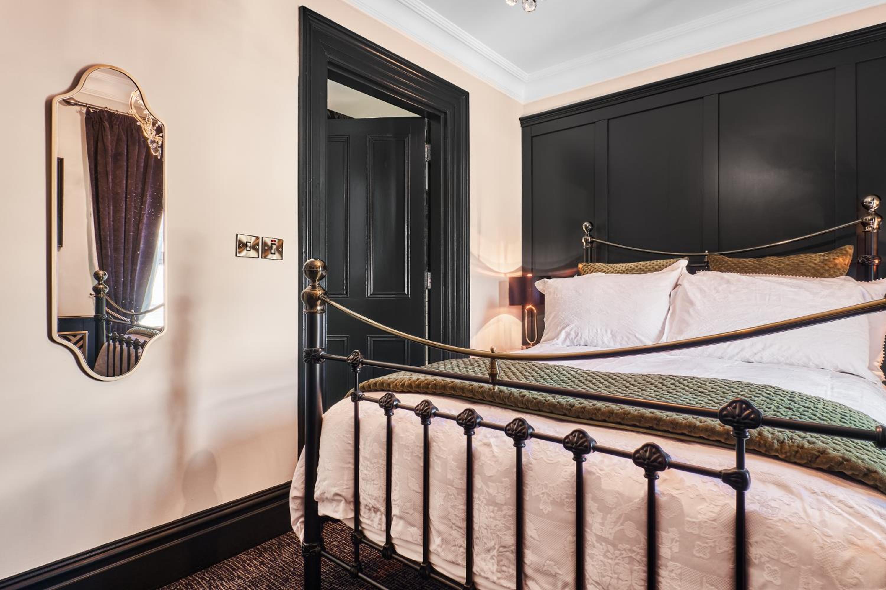 Double Room - Photo 10