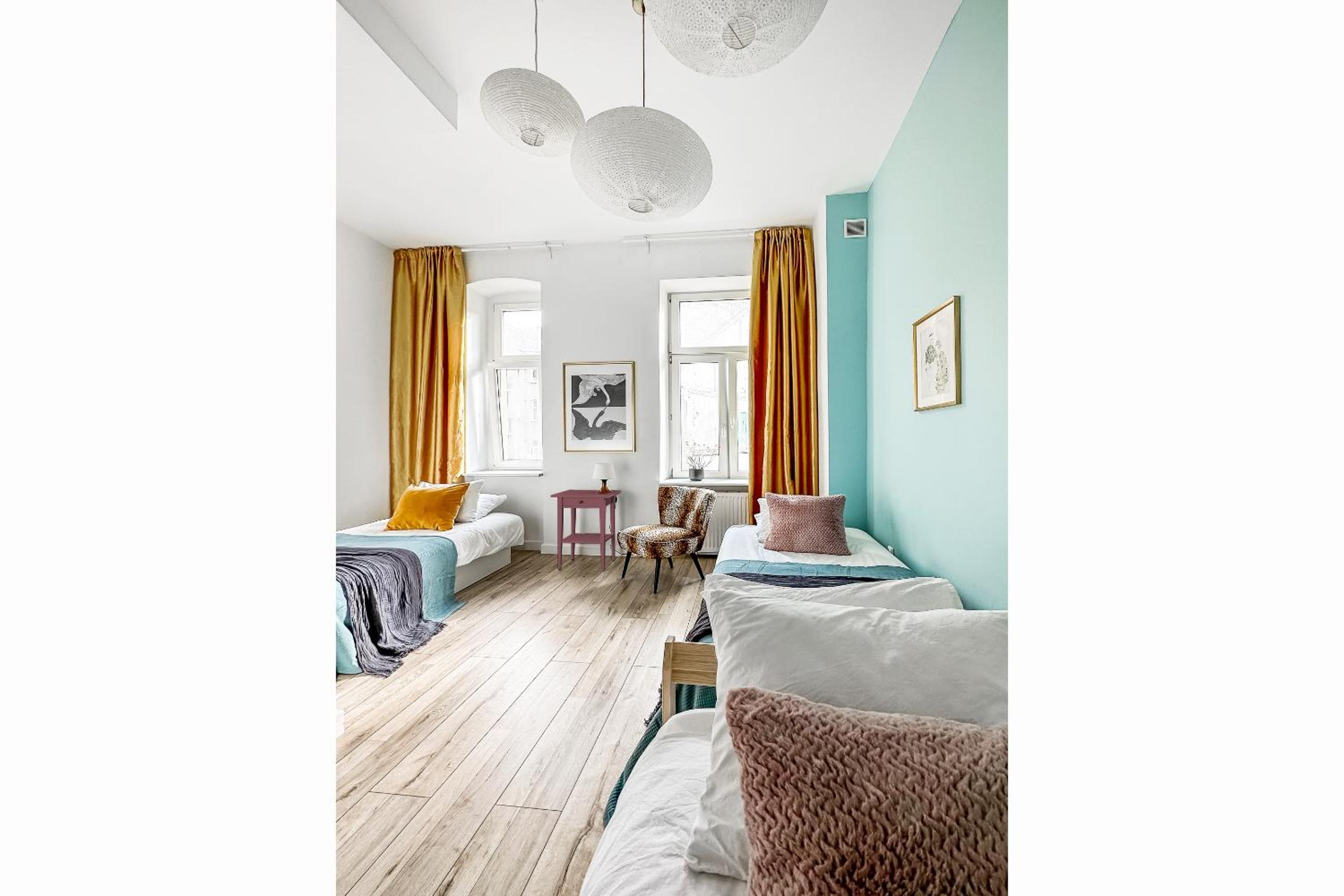 Glam Four-Bedroom Apartment with 2 Bathrooms  and Living Room  - Photo 20