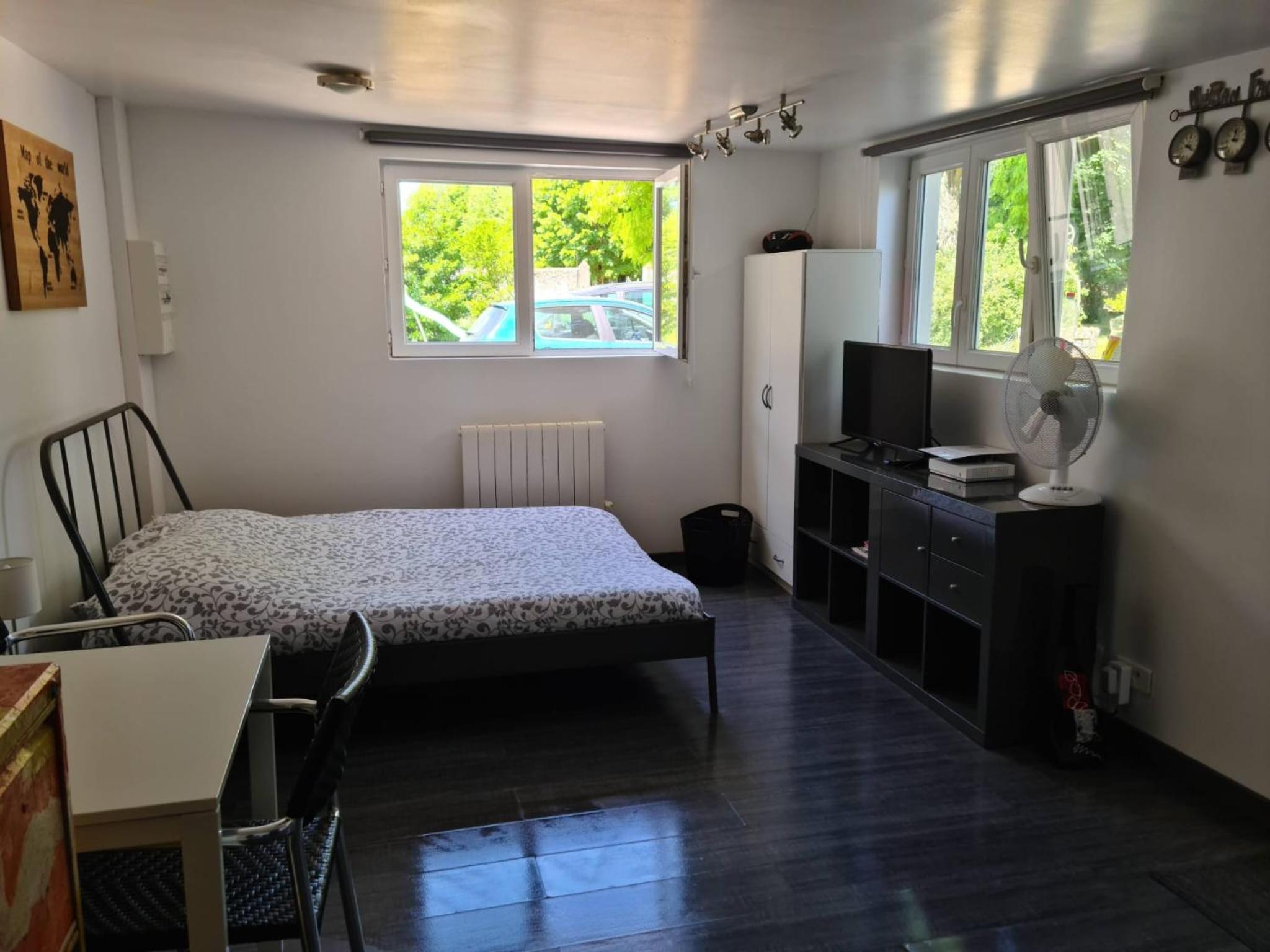 Studio Apartment - Photo 2