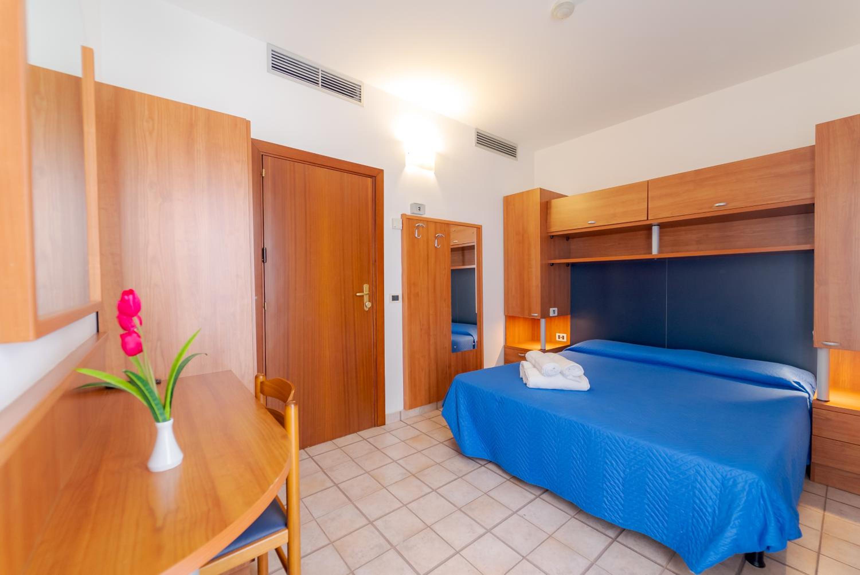 Economy Double Room photo 2