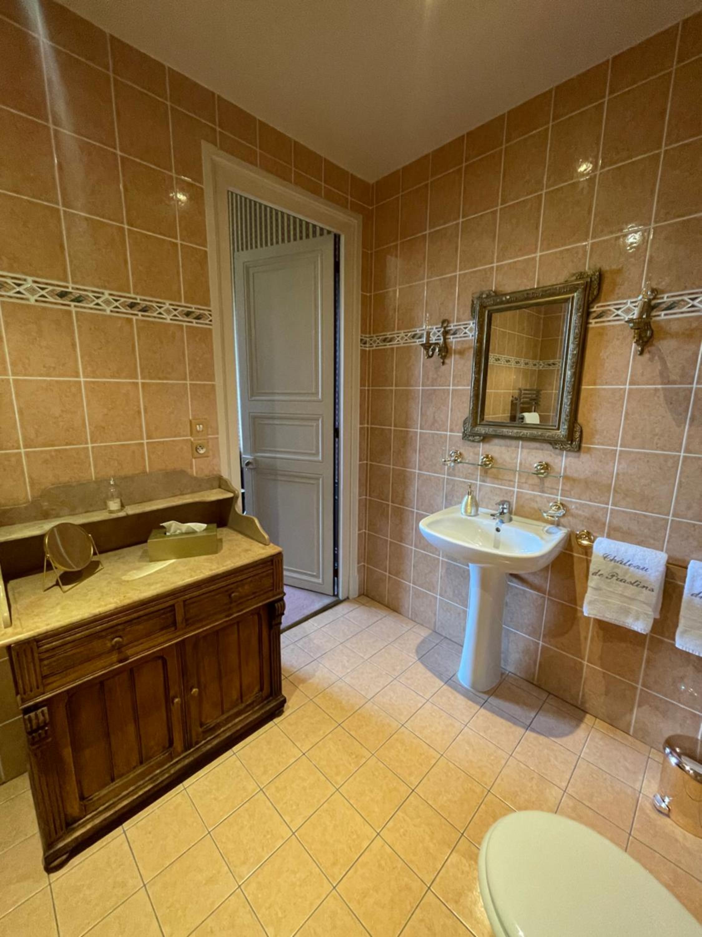 Double Room with Private Bathroom - Photo 8