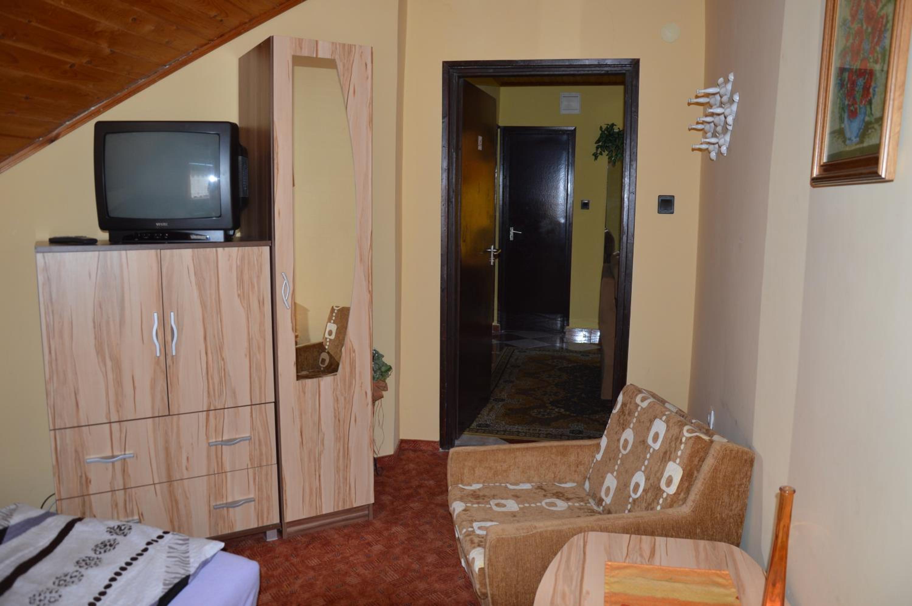 Standard Queen Room