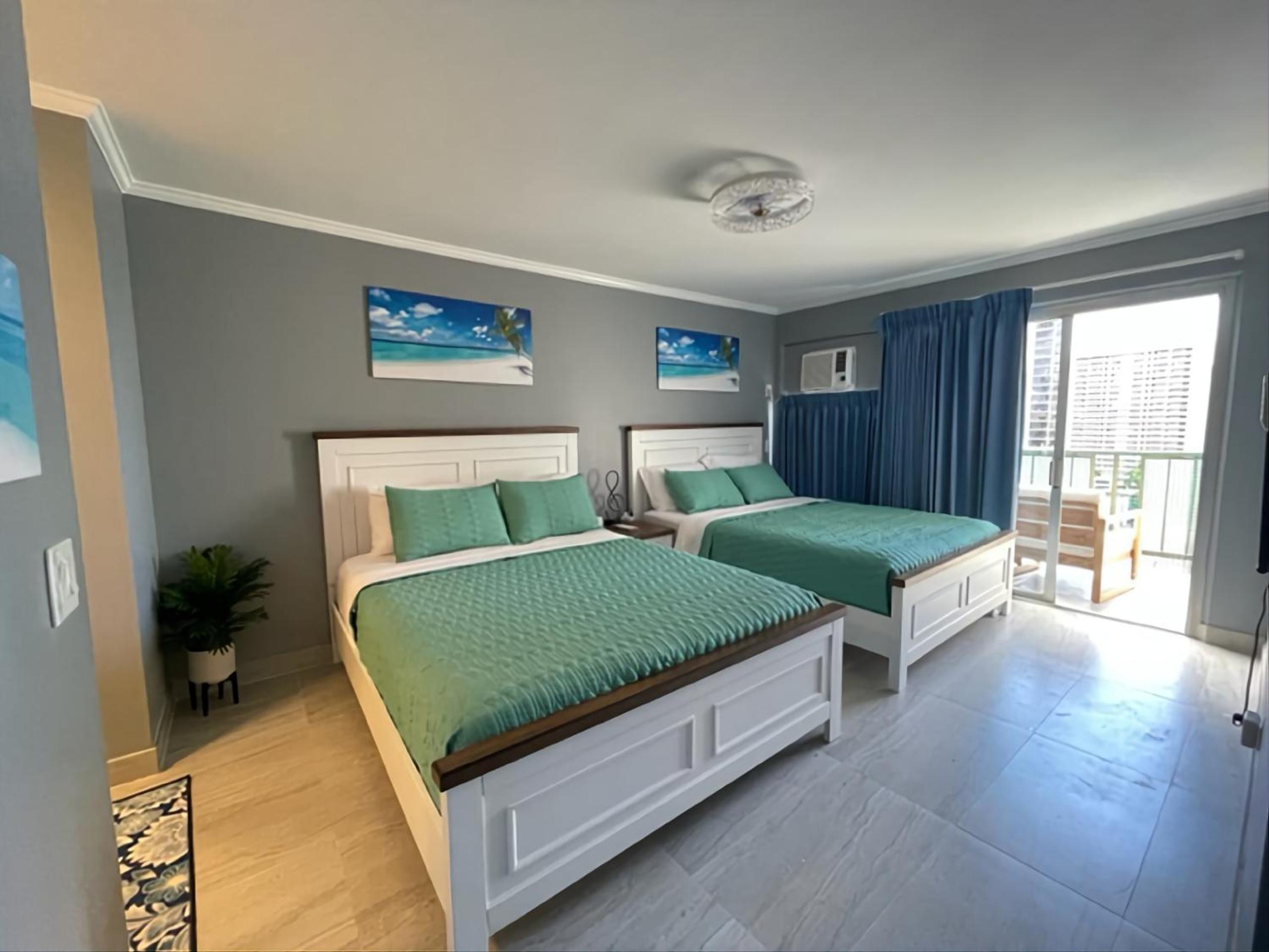 Waikiki Condo 2 Bedrooms 2 Bathrooms with 1 free parking space: Two-Bedroom Apartment photo