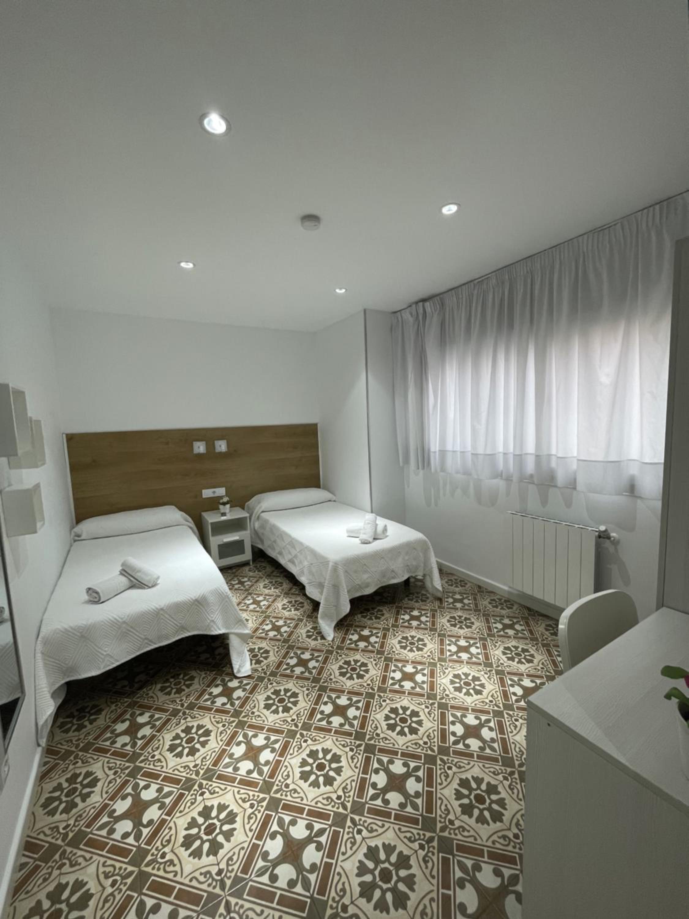 Double or Twin Room with Private Bathroom photo 2