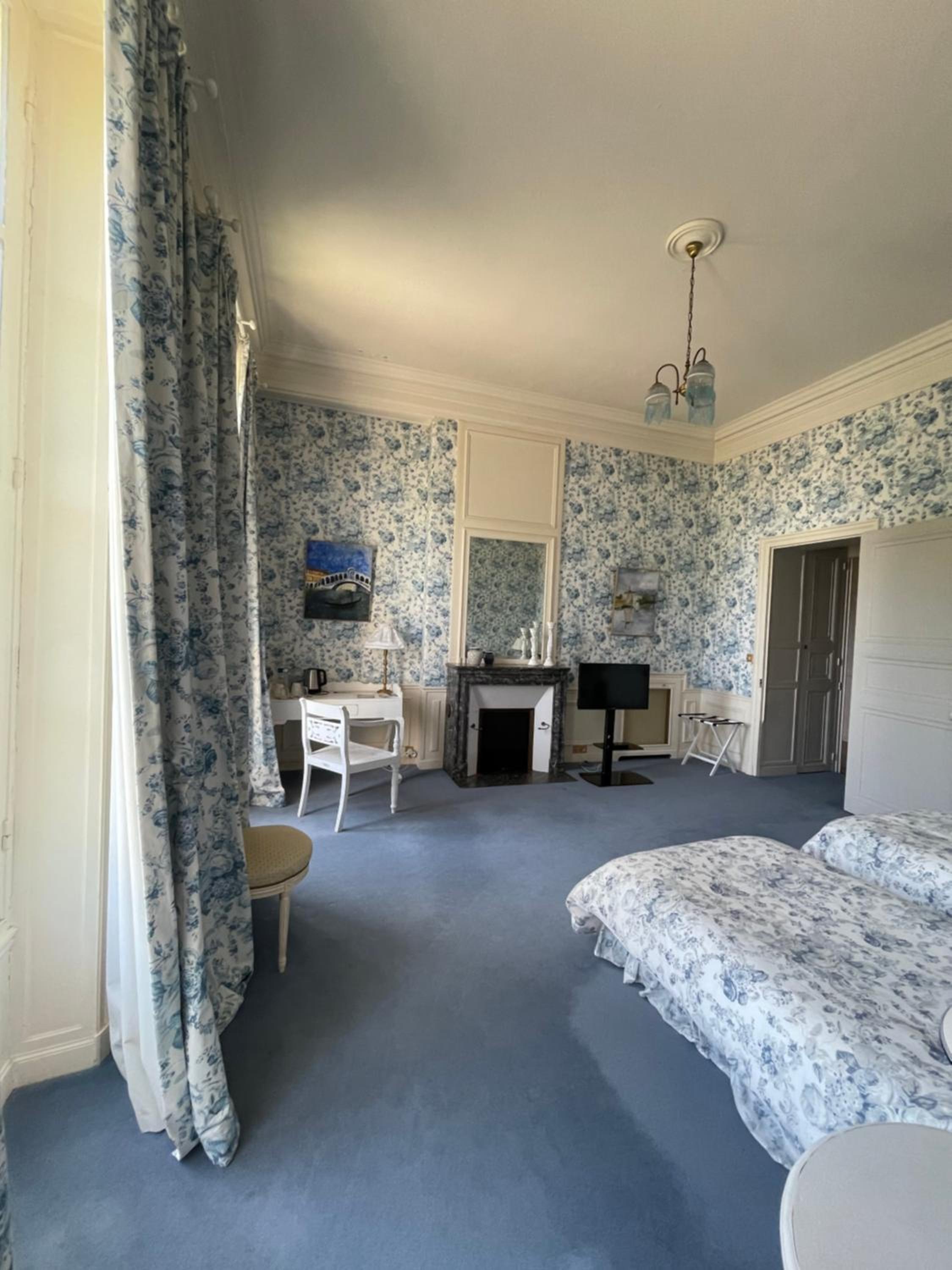 Twin Room with Private Bathroom - Photo 3
