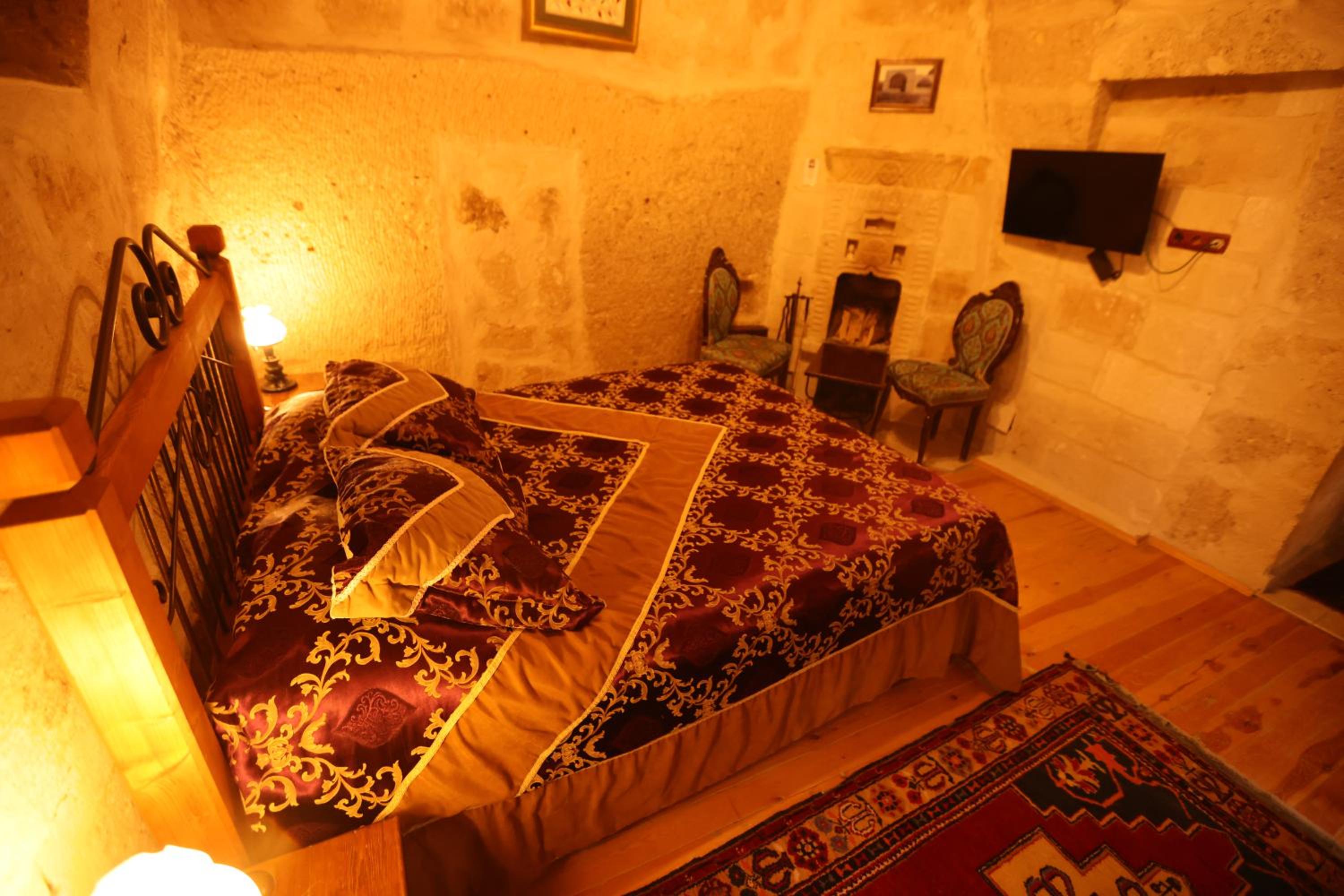 Standard Double Room - Photo 8