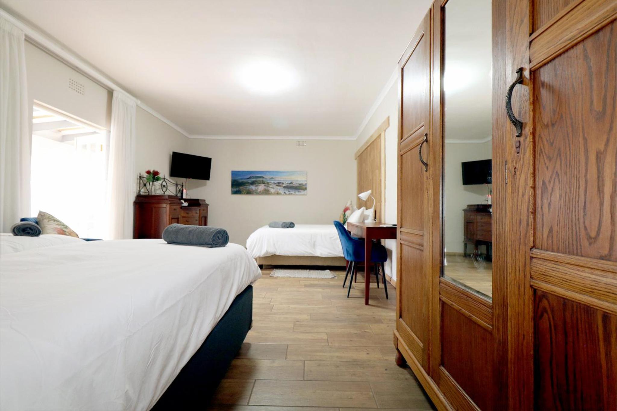 Deluxe Double Room - Photo 11