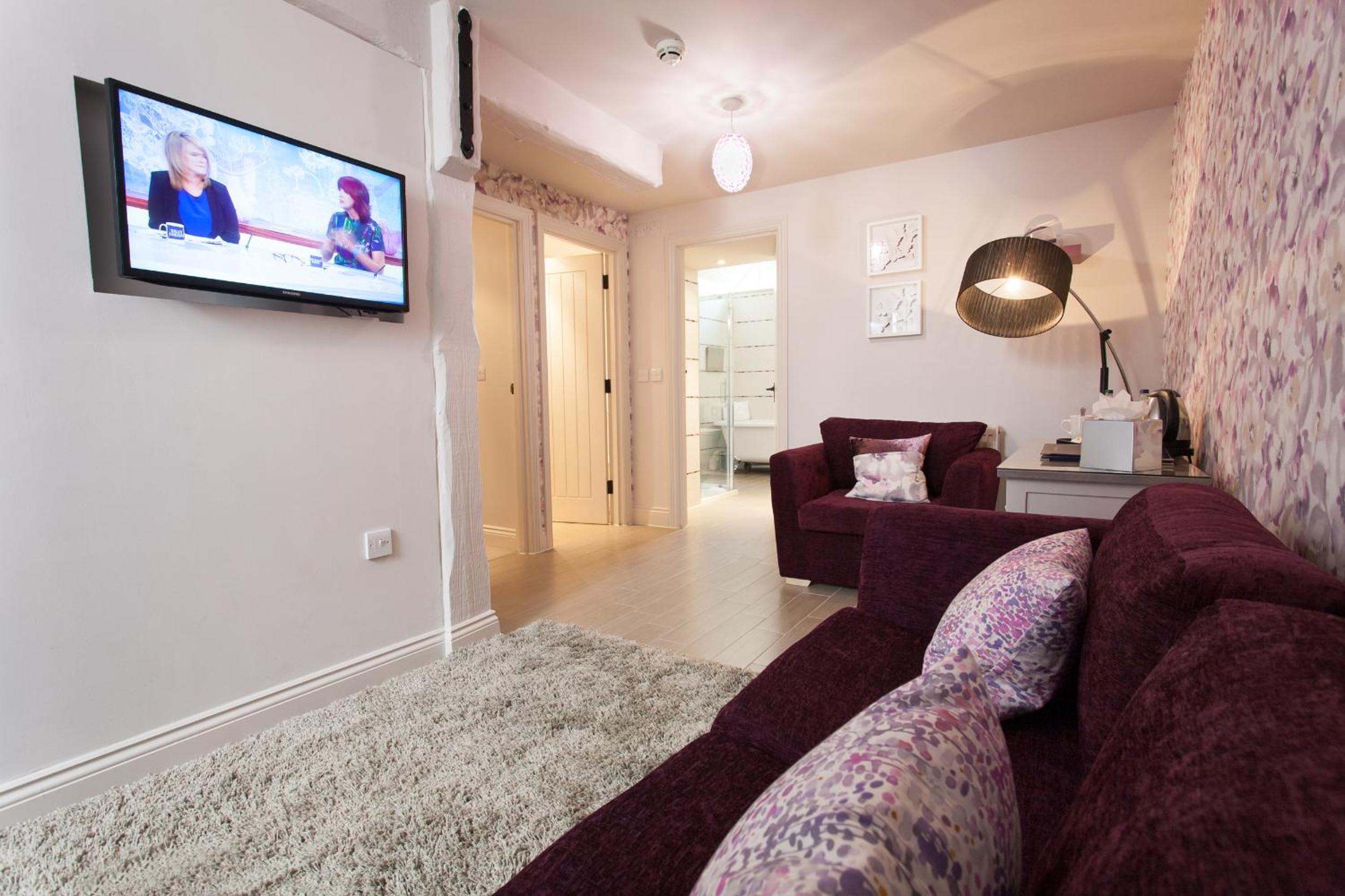 Suite - Photo 14