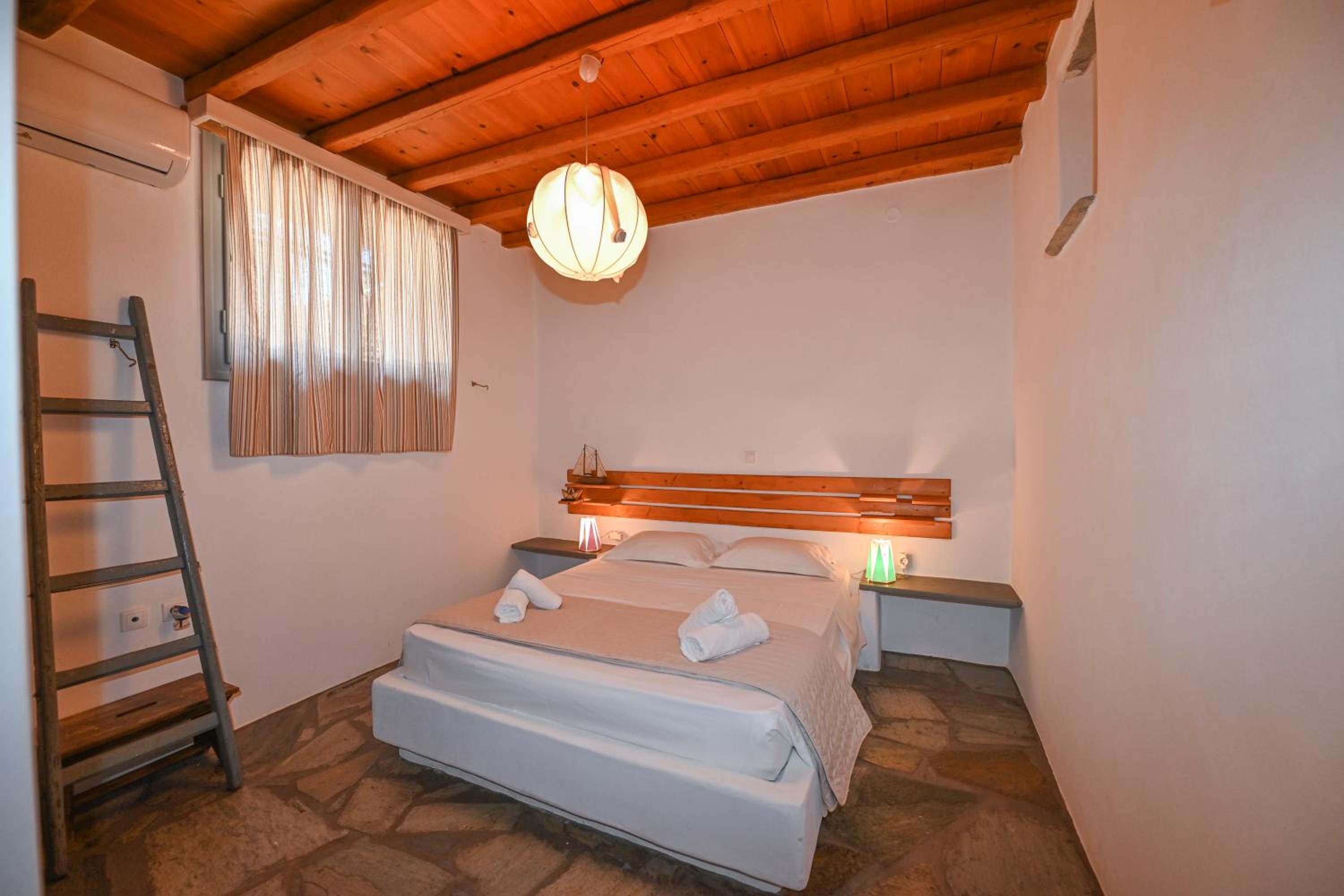 Three-Bedroom House photo 2
