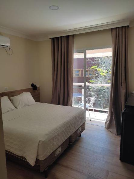 Suite with Partial Balcony photo 1