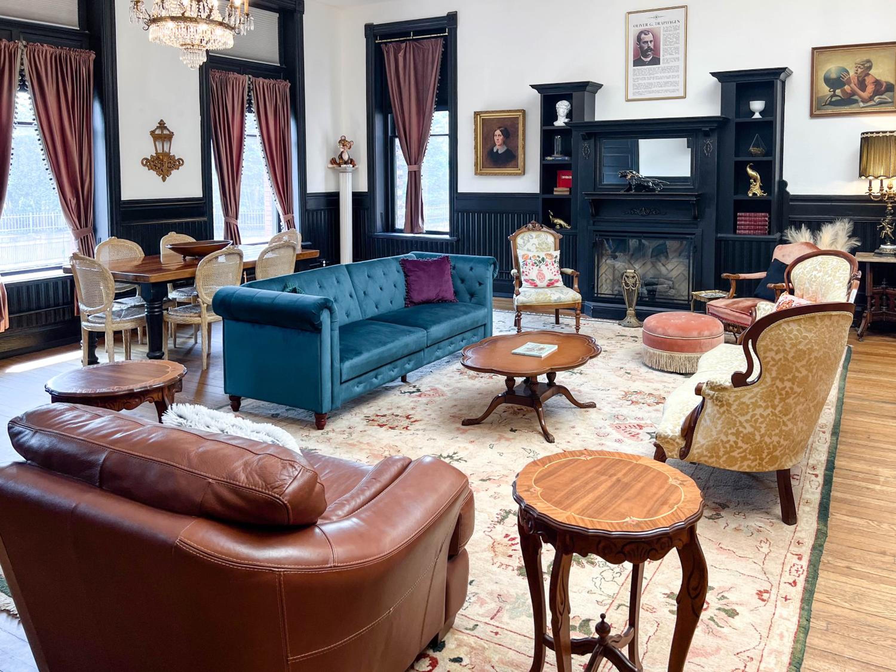 Deluxe King Suite photo 2
