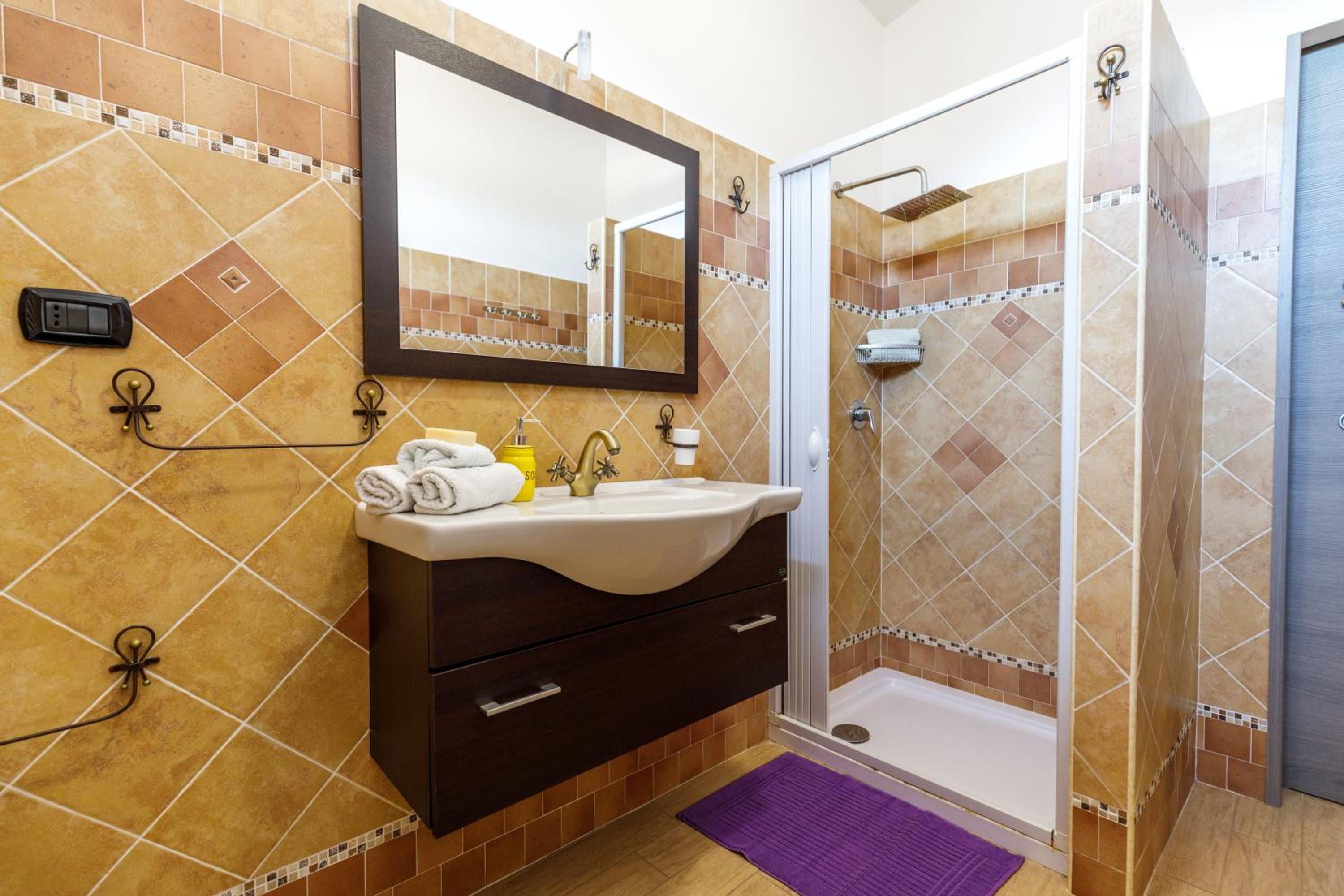Double Room with Private Bathroom - Photo 4