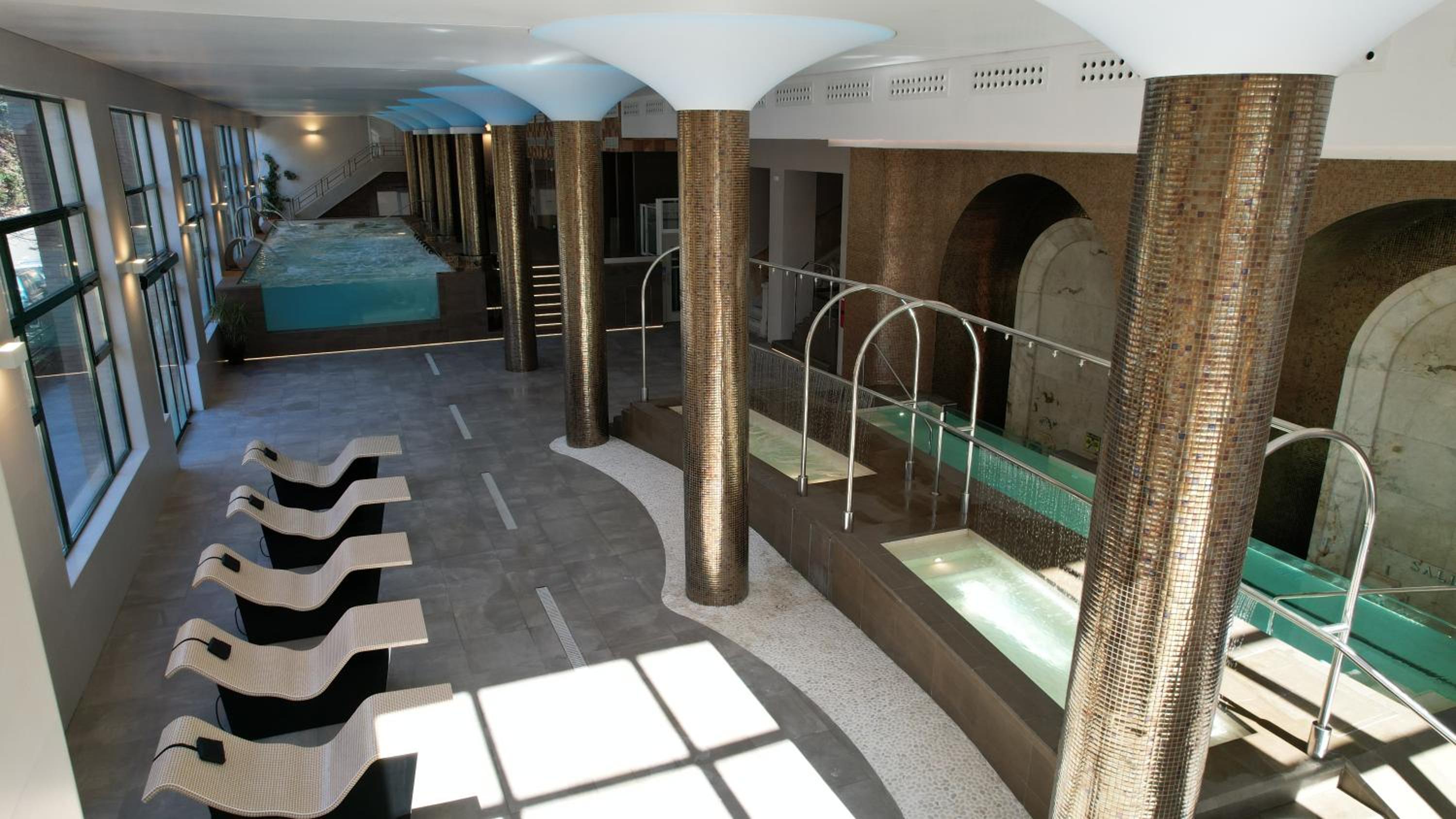 Suite with Spa Access photo 3