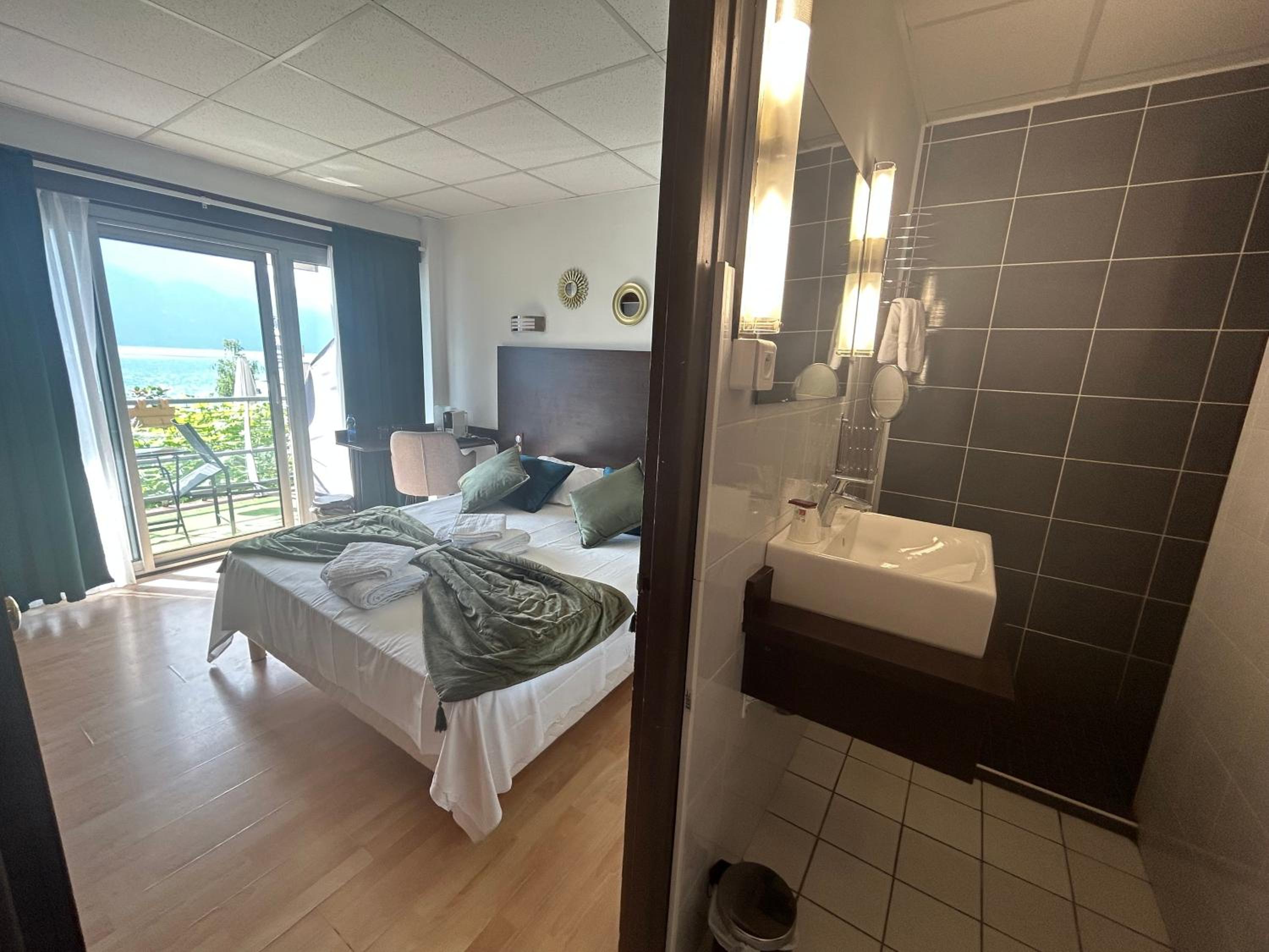 Deluxe Double Room - Lake View - Photo 1