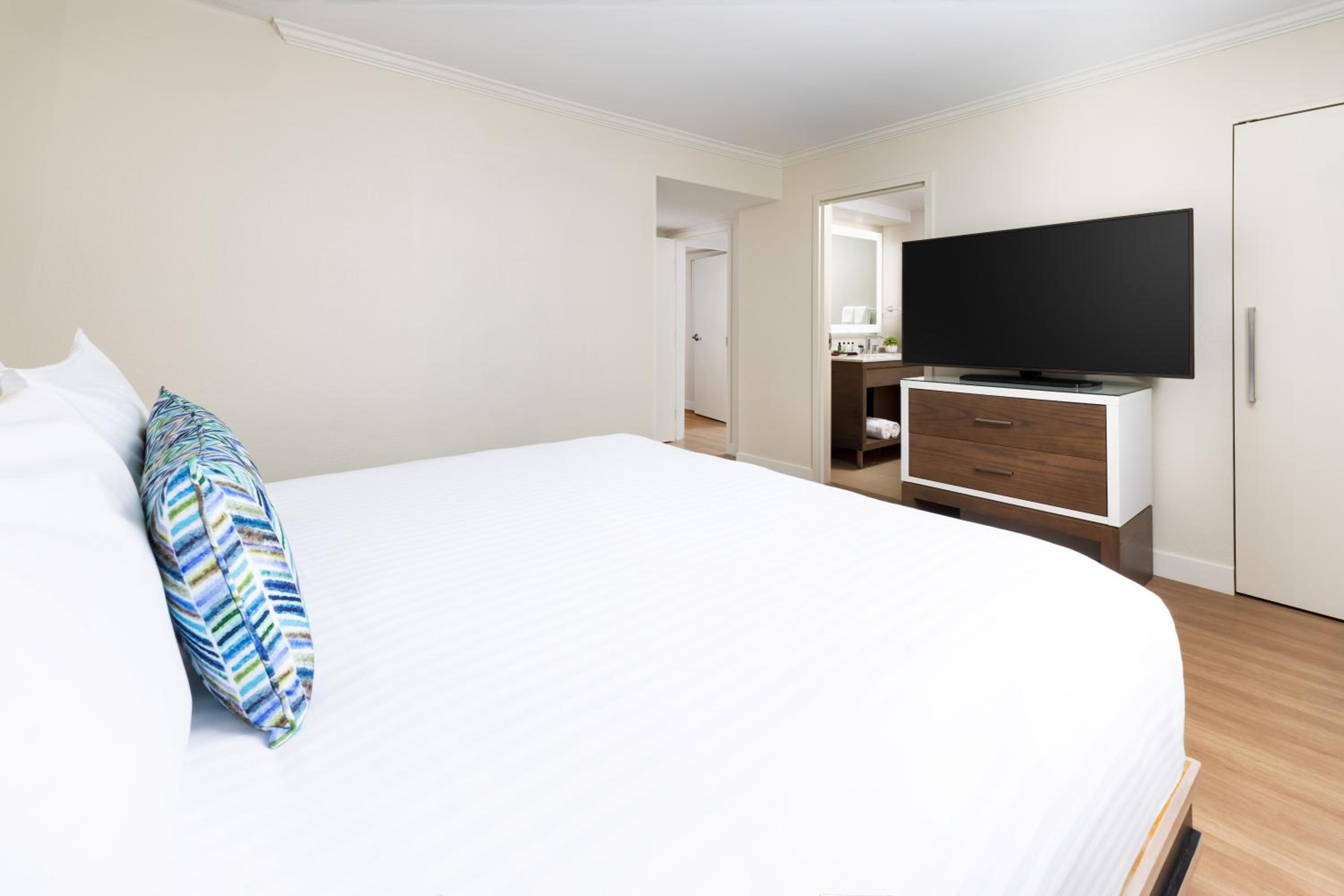 Suite: Two-Bedroom - Photo 1
