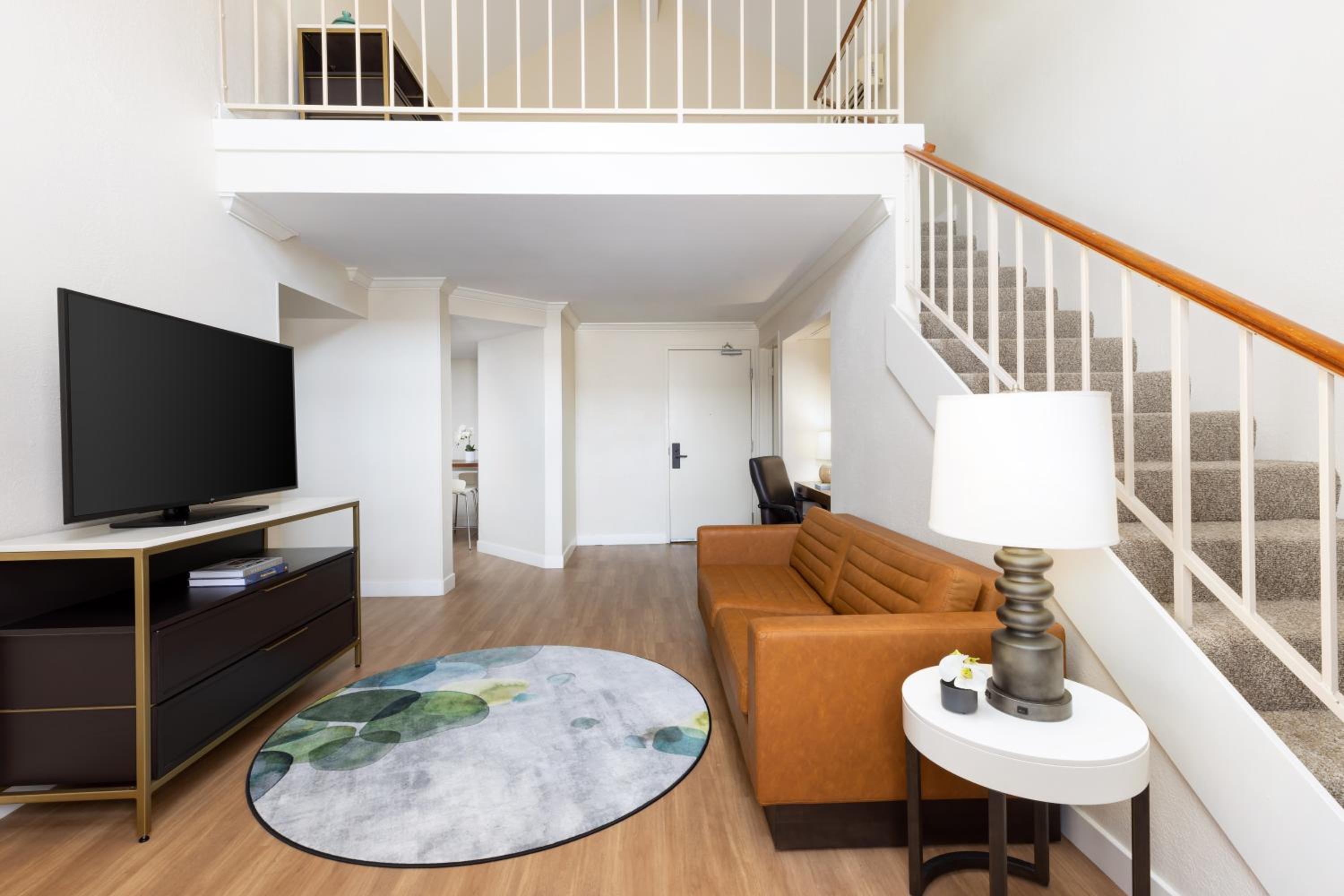 Suite: Three-Bedroom - Photo 8