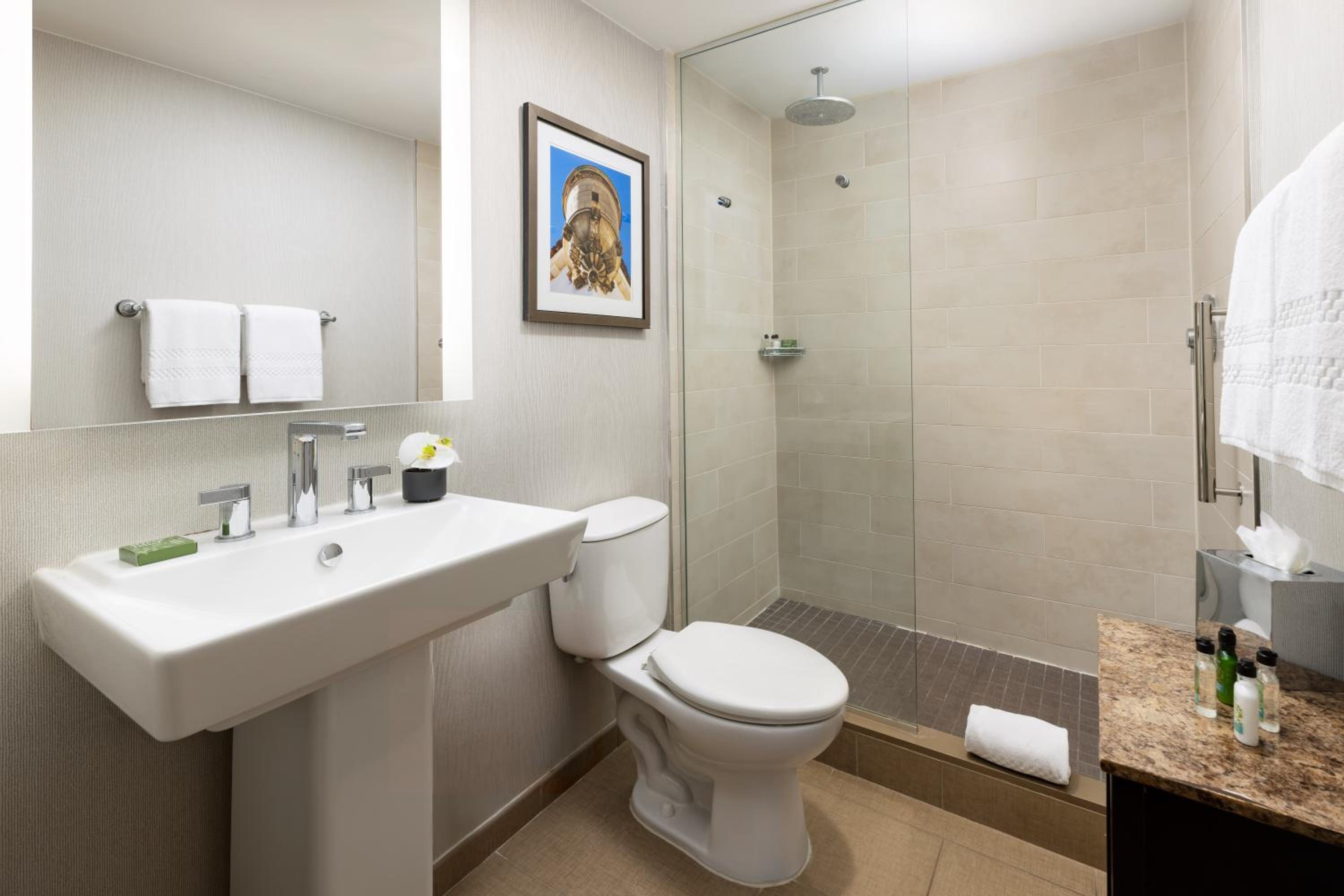 Suite: Three-Bedroom - Photo 9